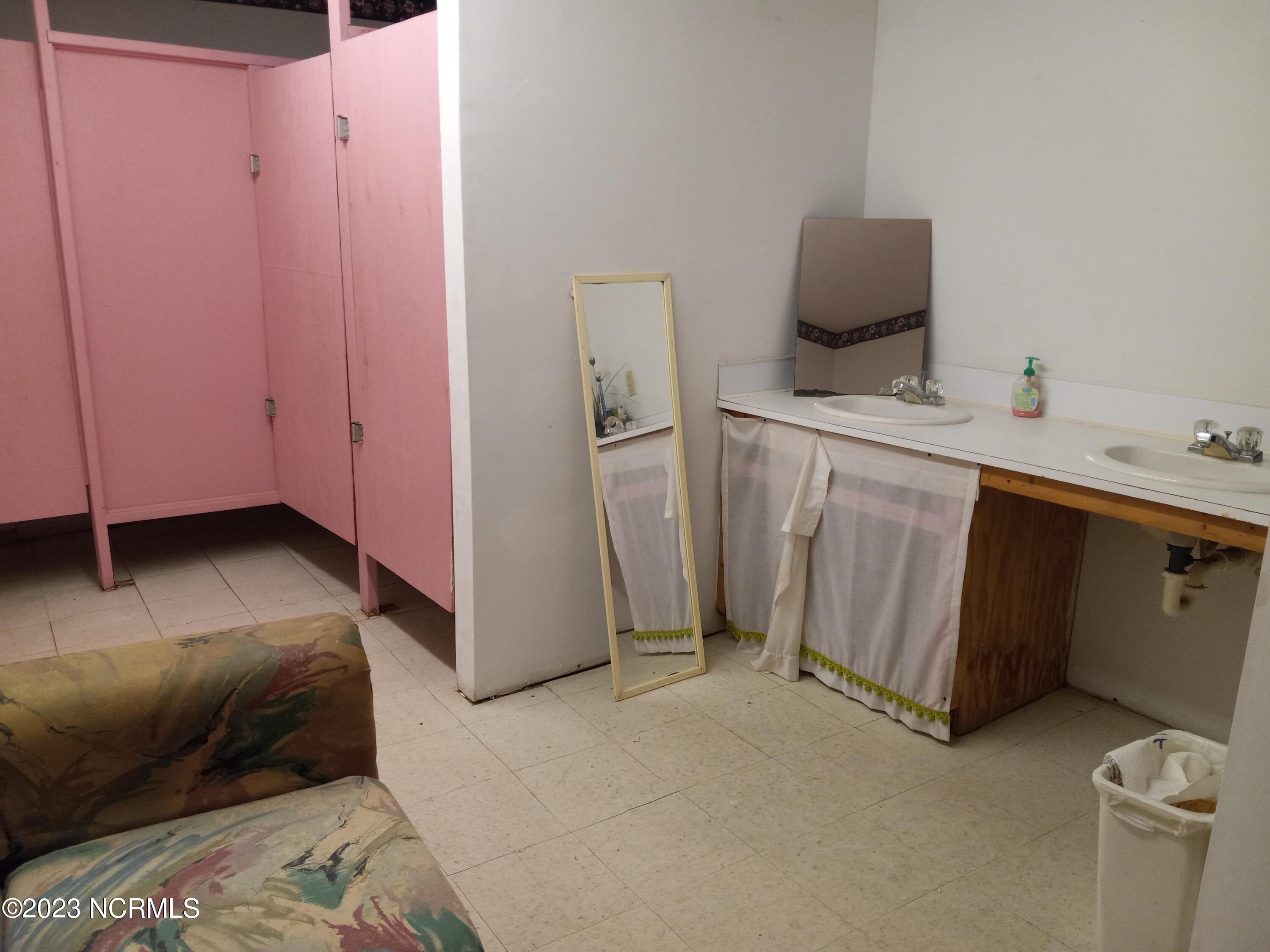 915 Tower Hill Road Property Photo 9