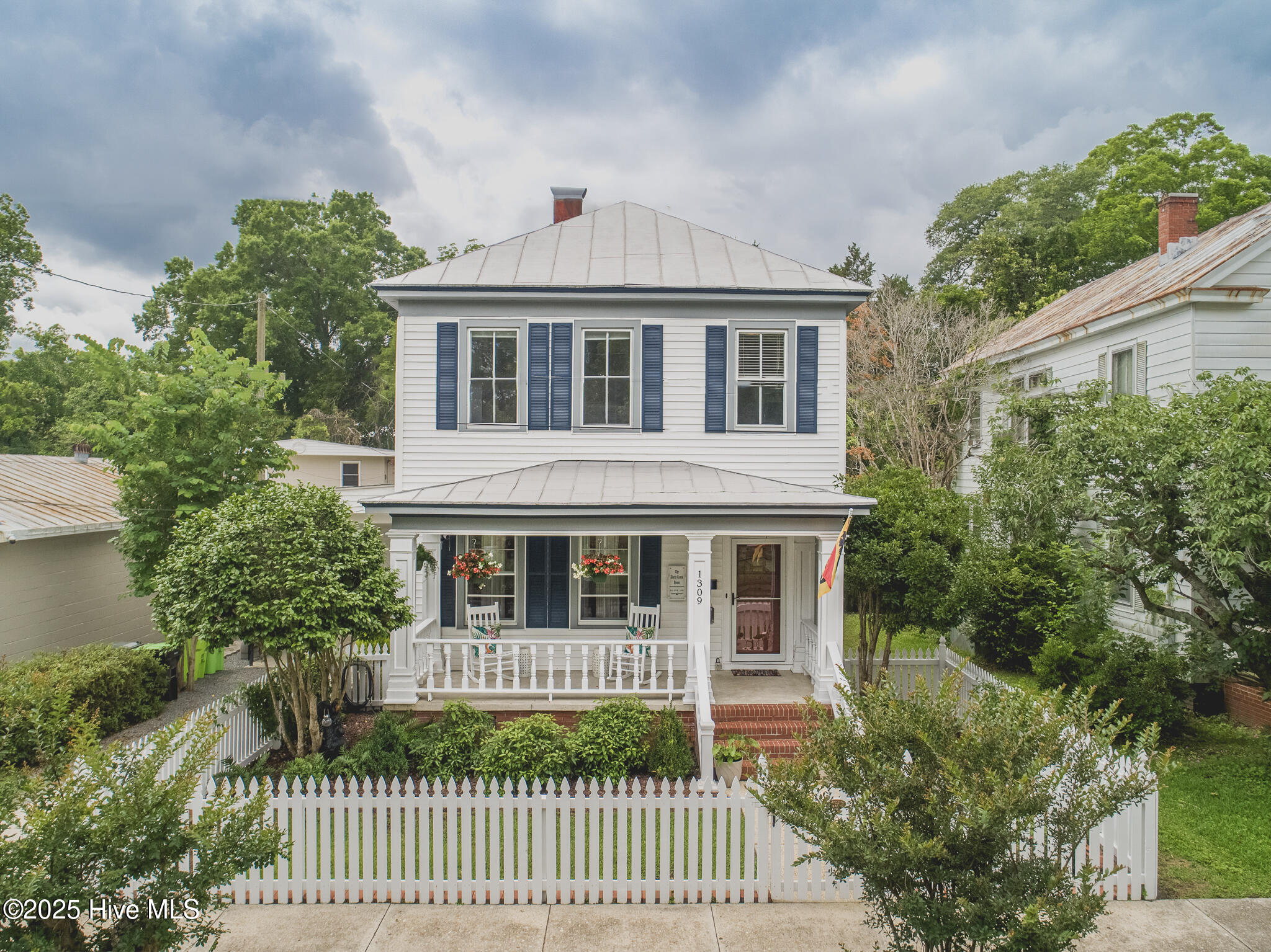 1309 N Pasteur Street Property Photo 1