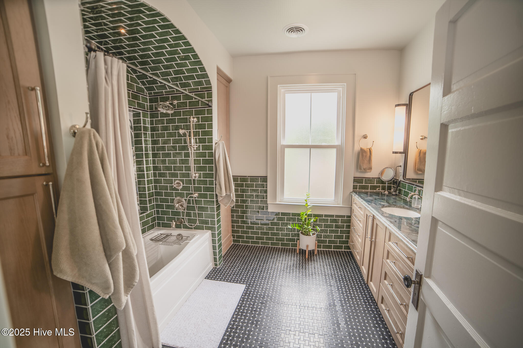 1309 N Pasteur Street Property Photo 36