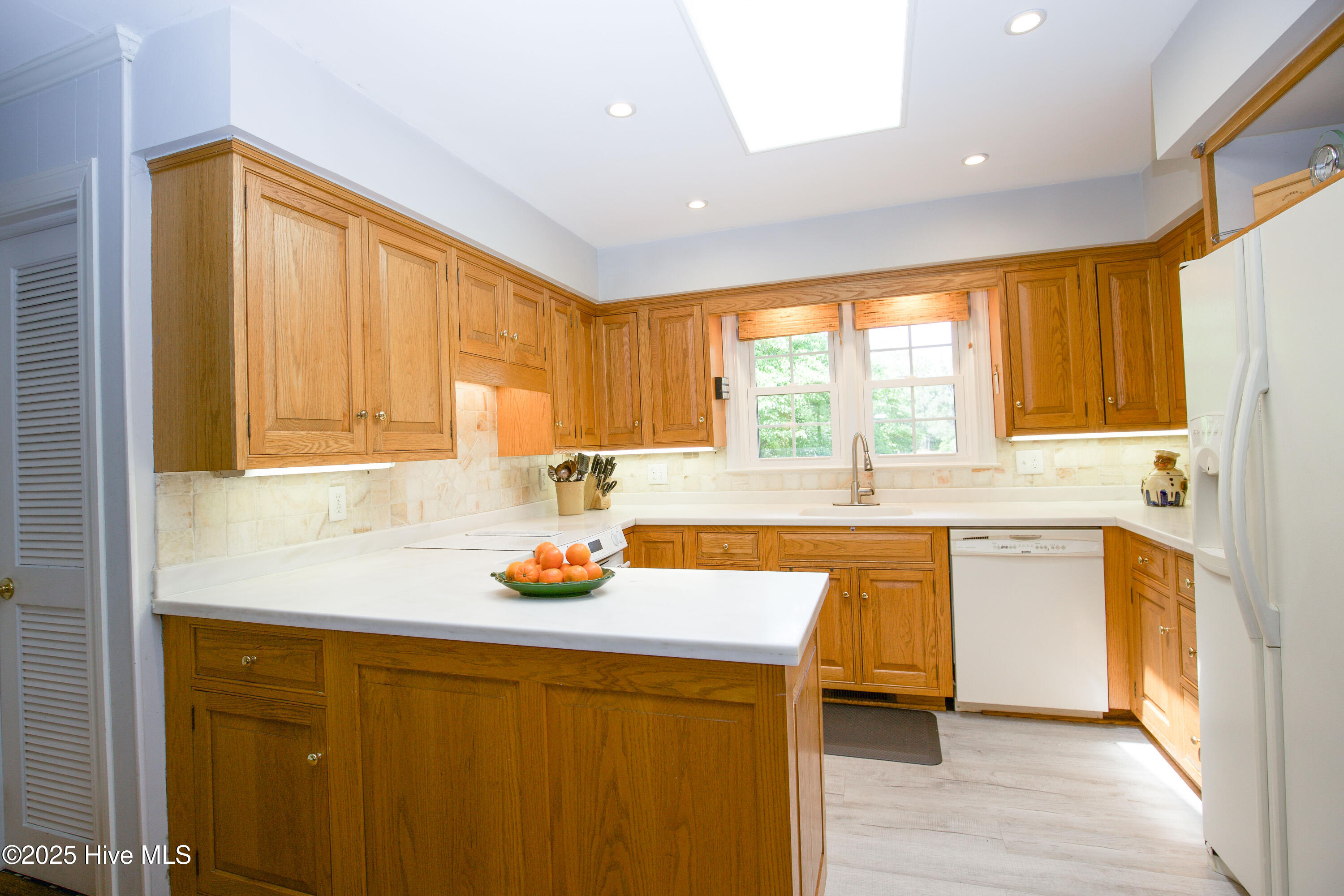 7 Saddle Place Property Photo 4