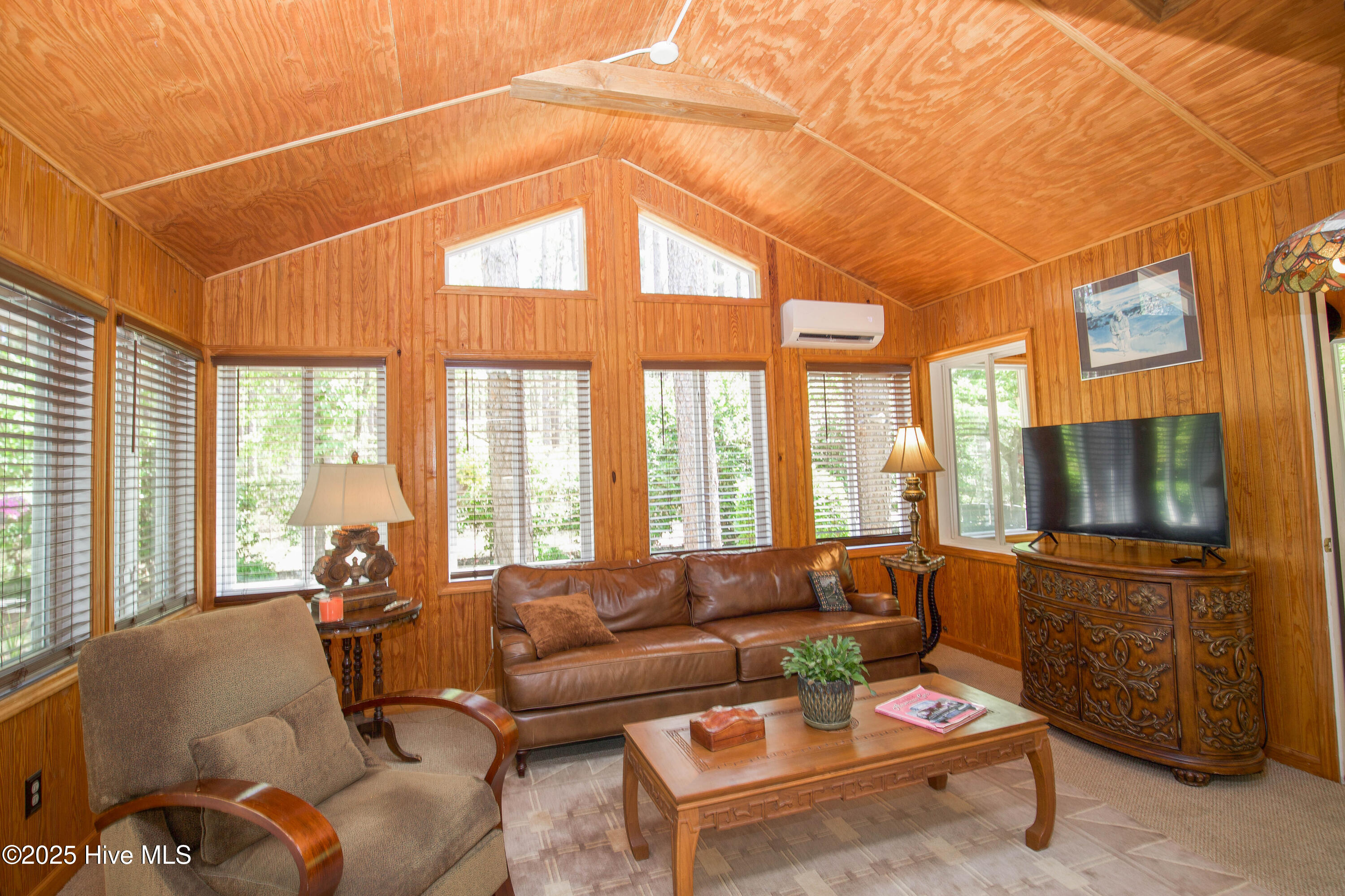 7 Saddle Place Property Photo 6