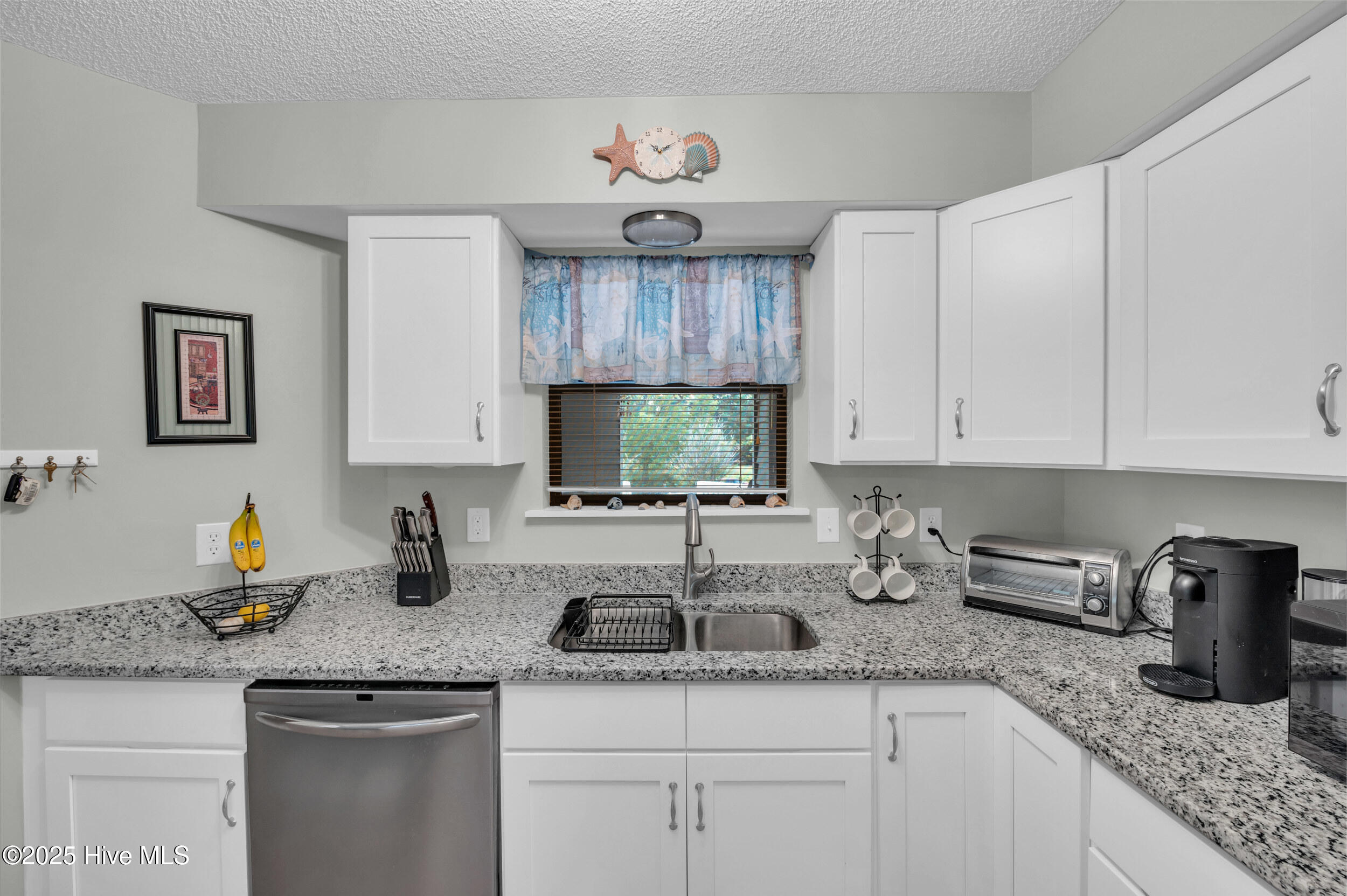 728 Azalea Drive 426 Property Photo 3