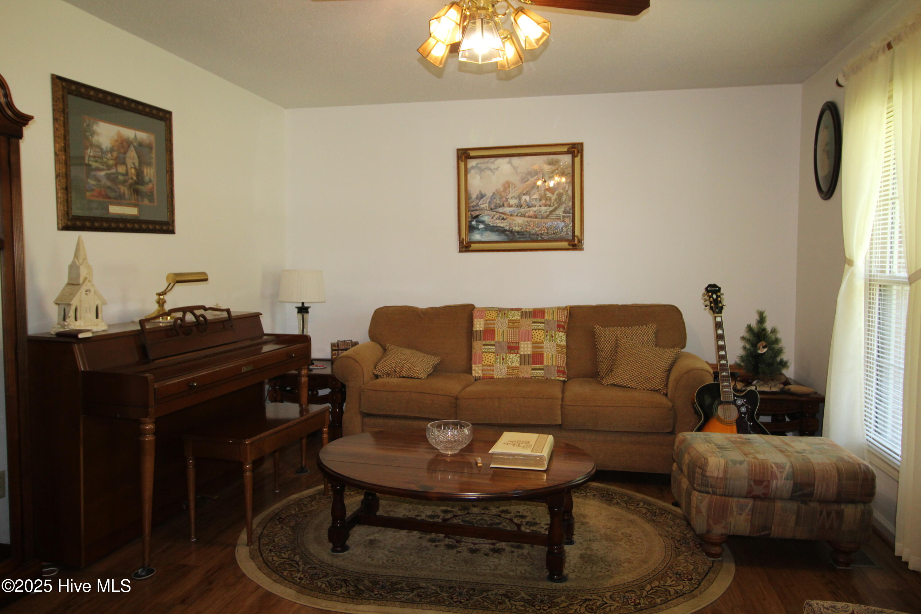206 Stratford Road Property Photo 4