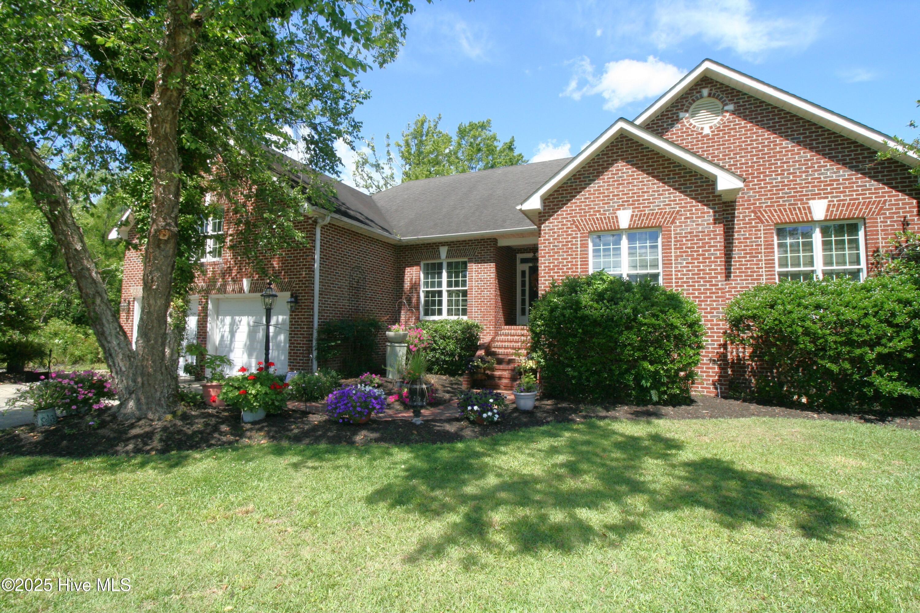 141 N River Road Property Photo 1