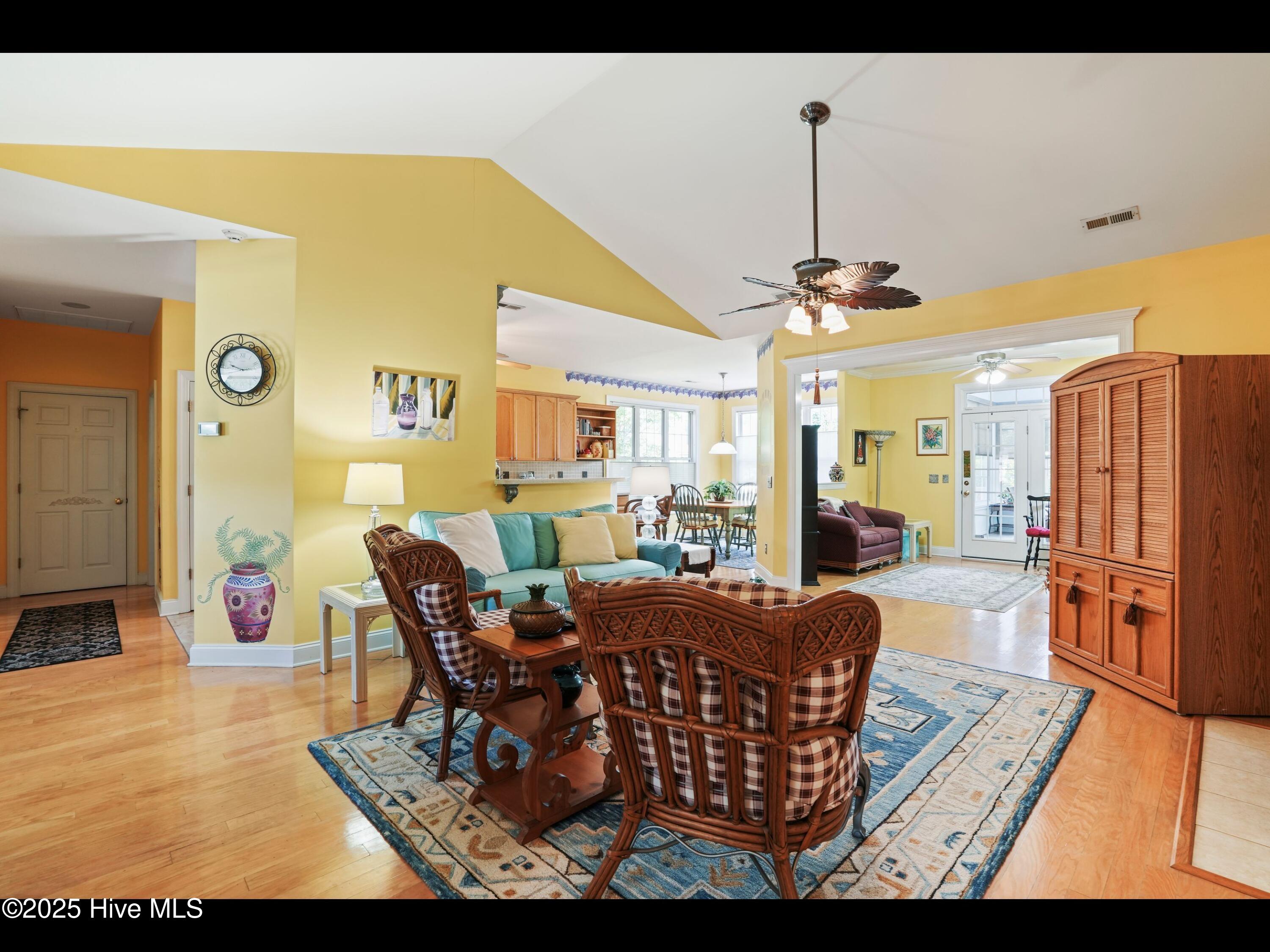 1133 Grandiflora Drive Property Photo 8