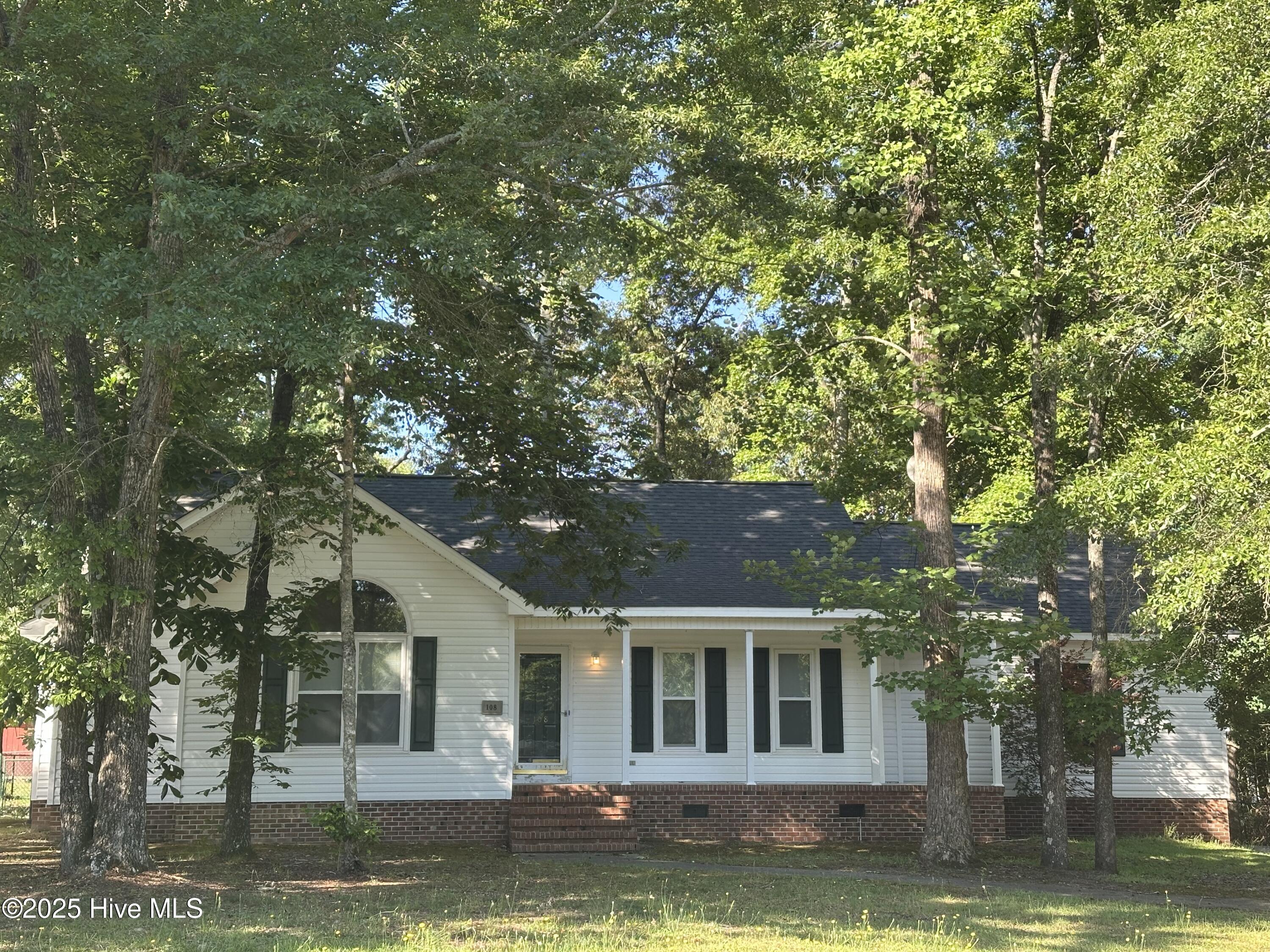 108 Red Oak Drive Property Photo 1