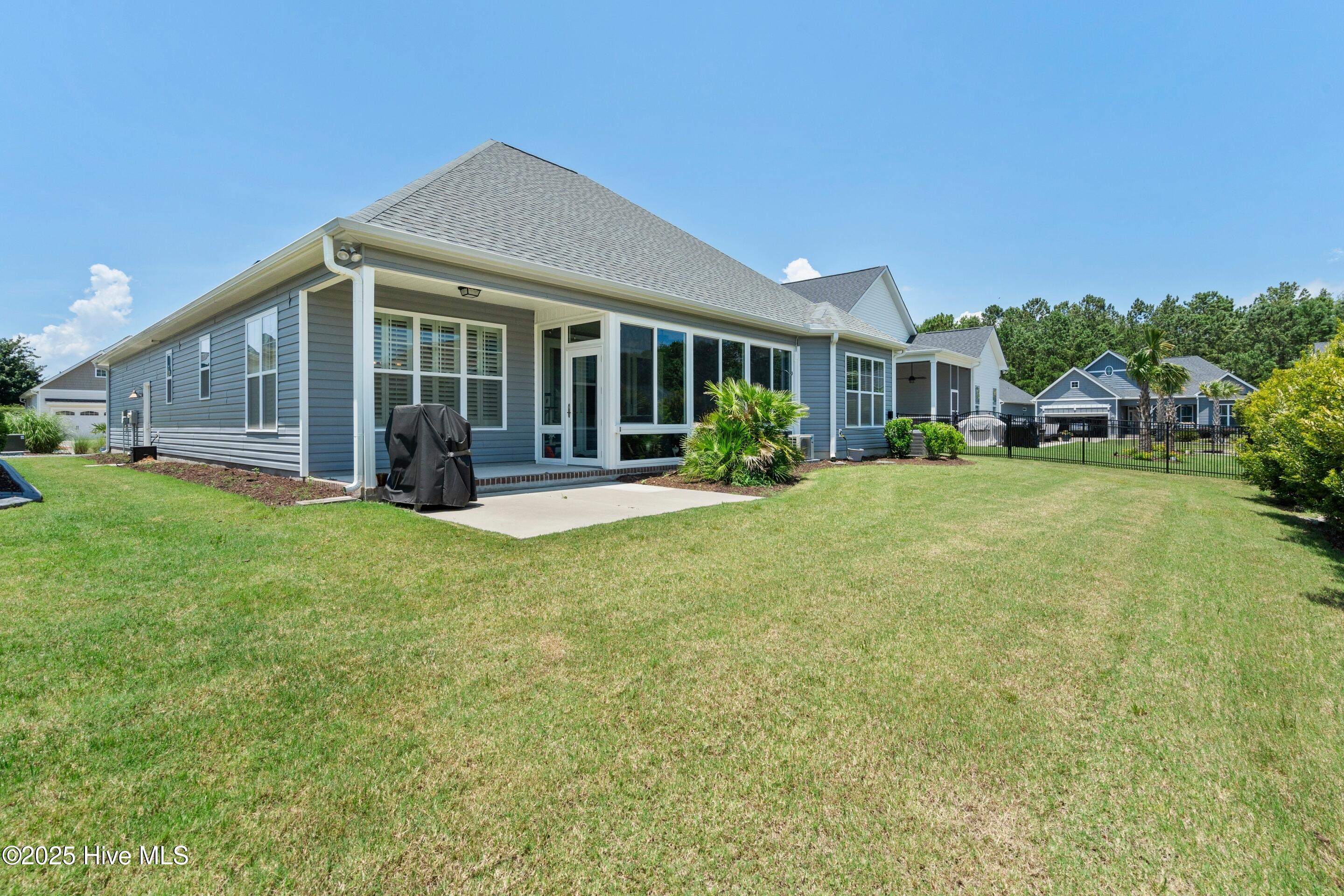 7000 Sevilleen Drive Property Photo 8