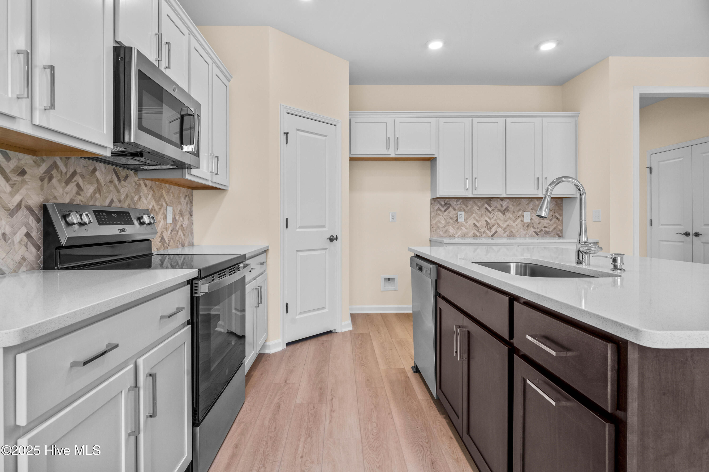 658 Edgeside Drive Property Photo 6