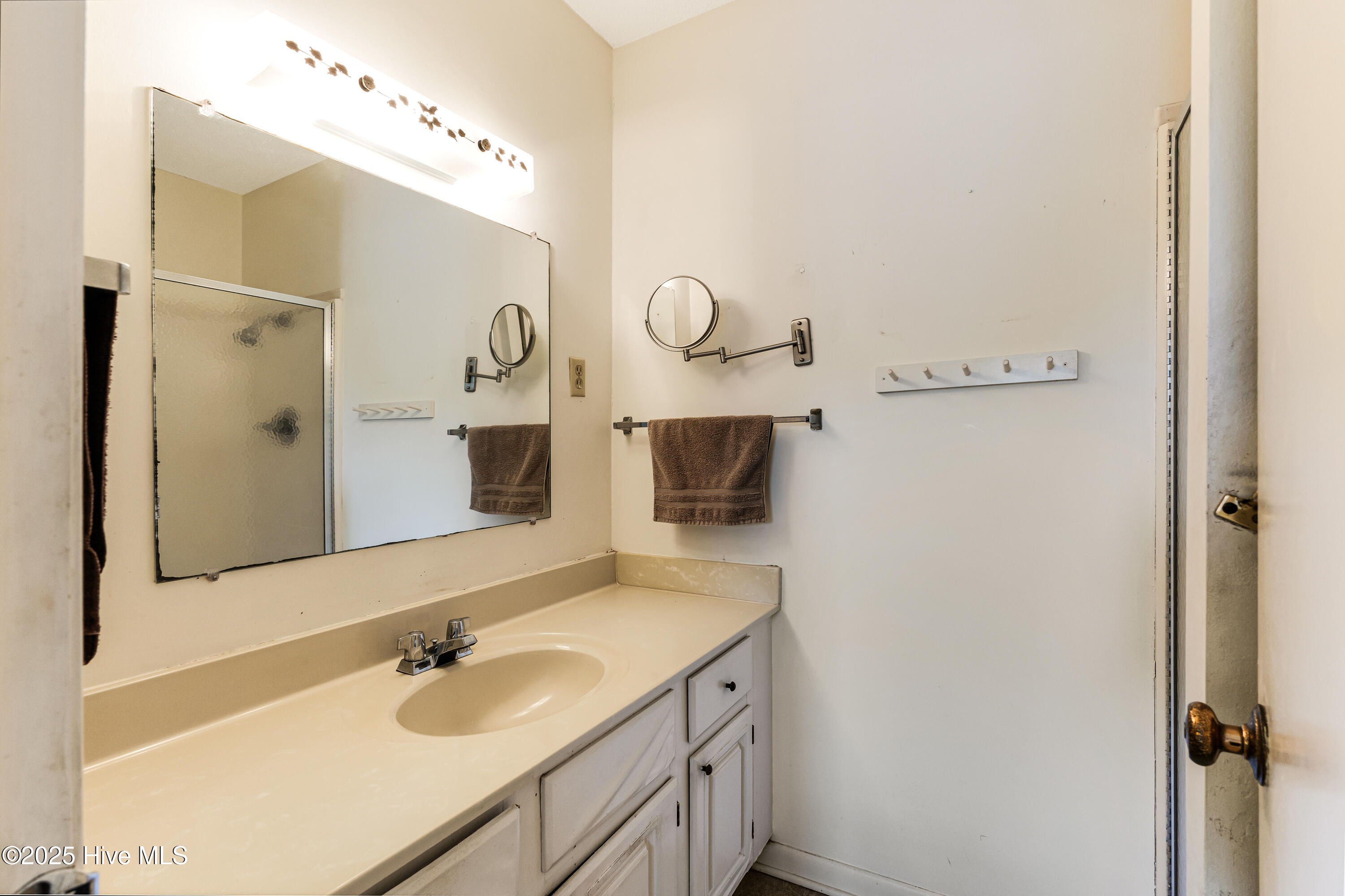 1 Gate 1 Property Photo 23