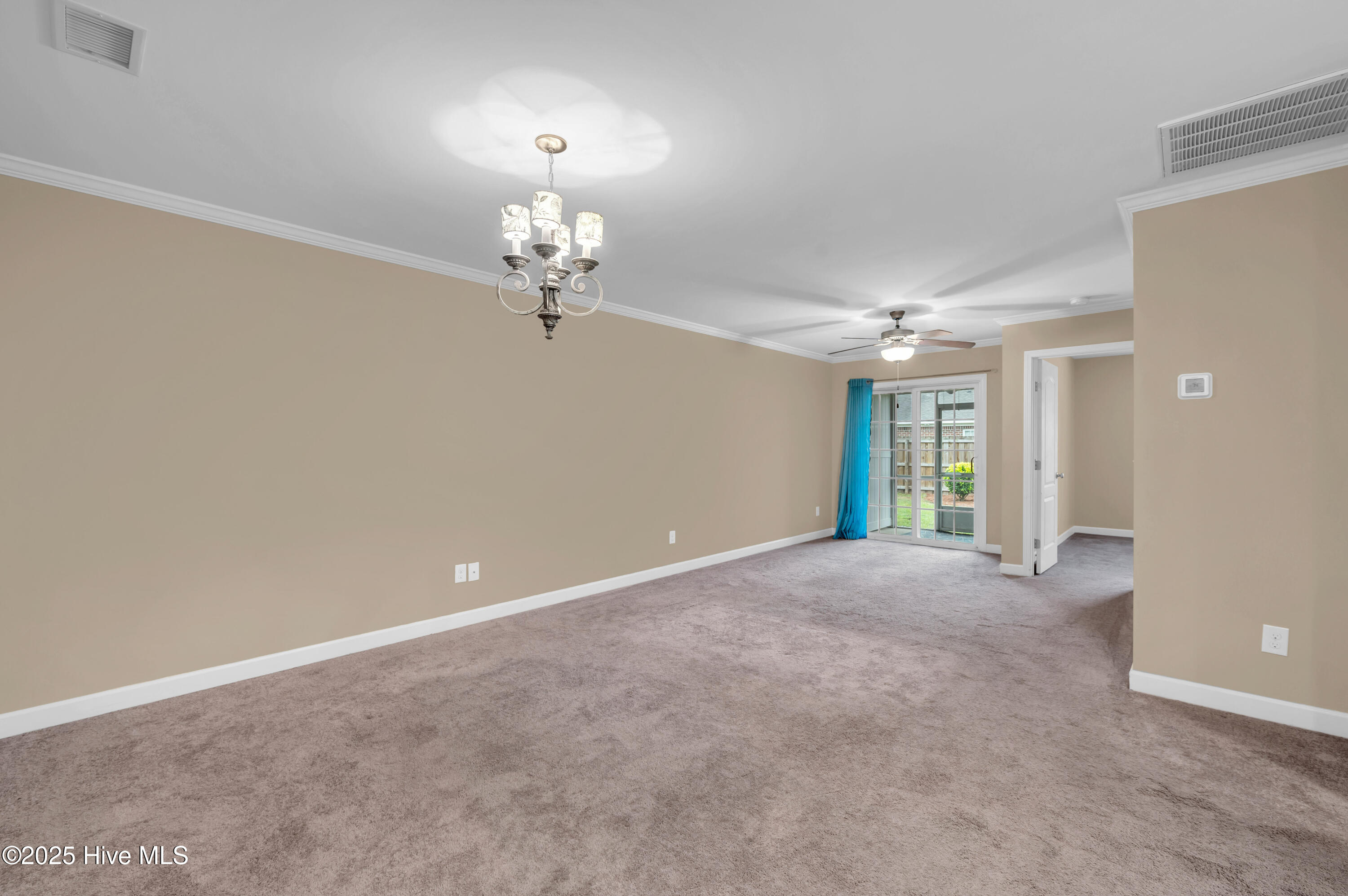 1074 Bridgeport Way Property Photo 5