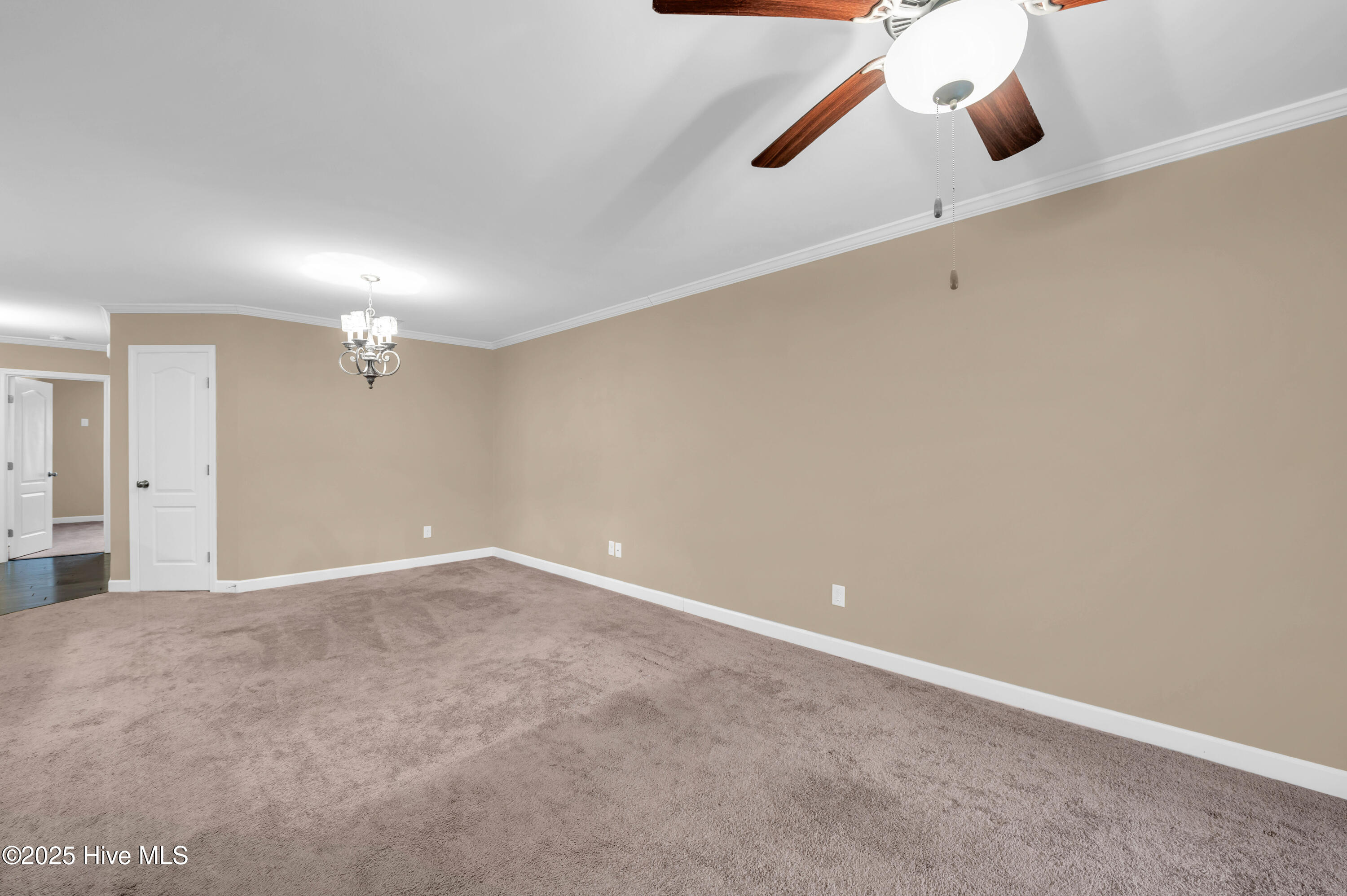 1074 Bridgeport Way Property Photo 6