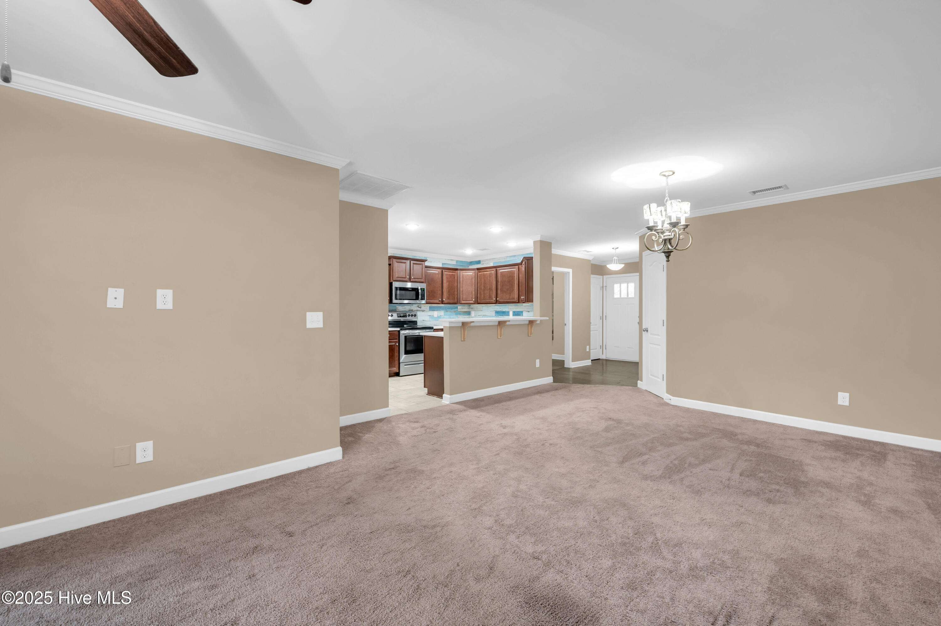 1074 Bridgeport Way Property Photo 7