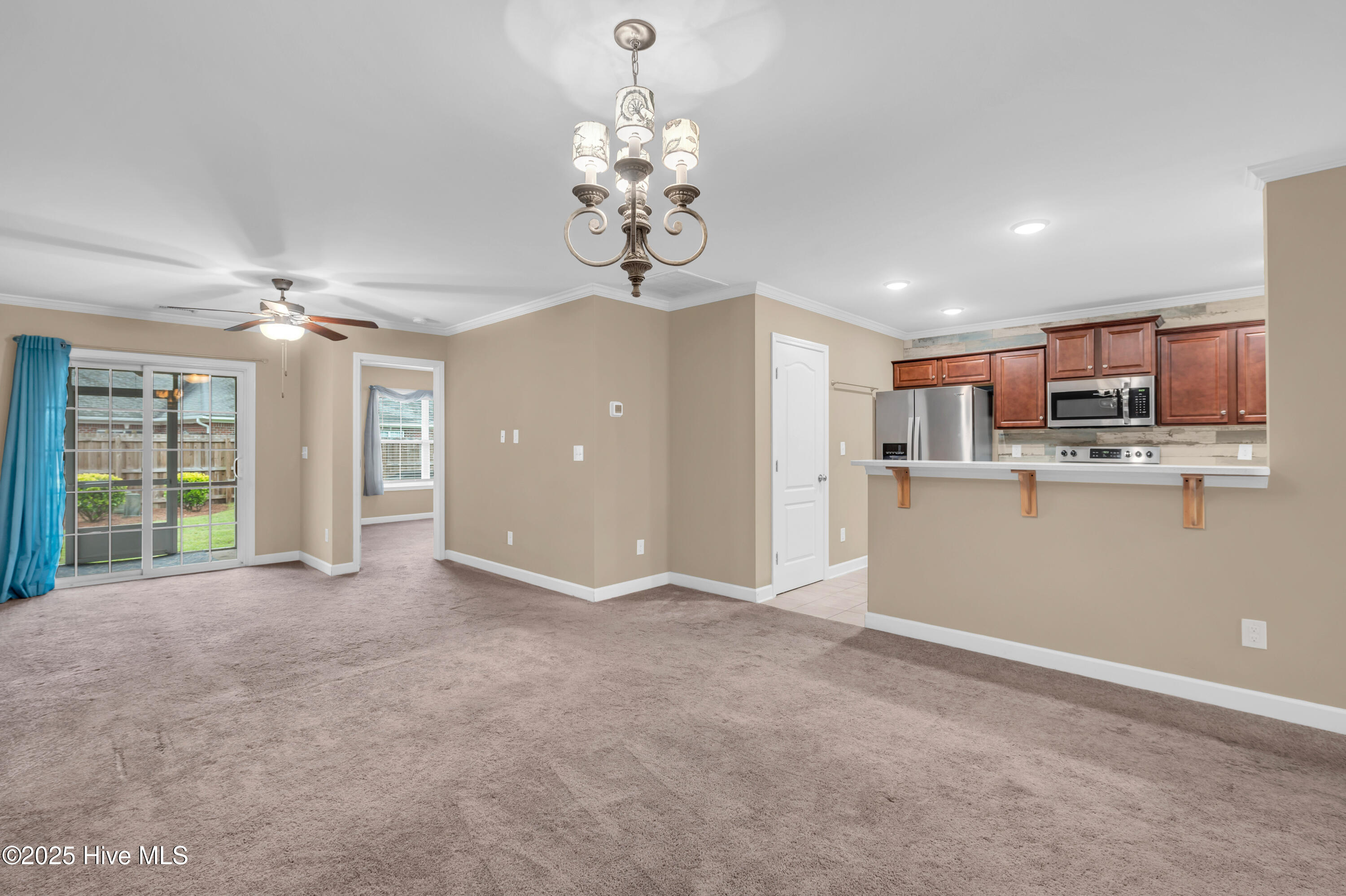 1074 Bridgeport Way Property Photo 8