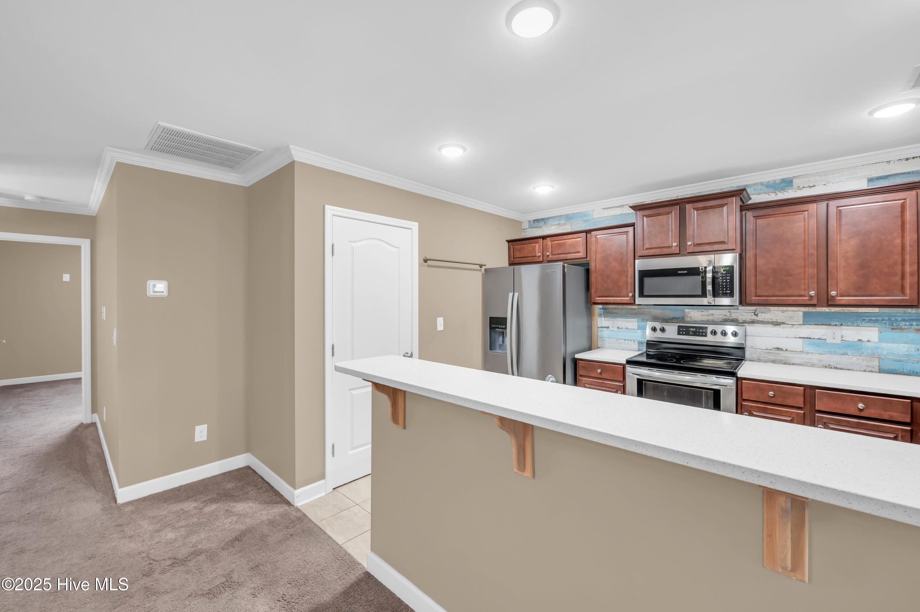 1074 Bridgeport Way Property Photo 10