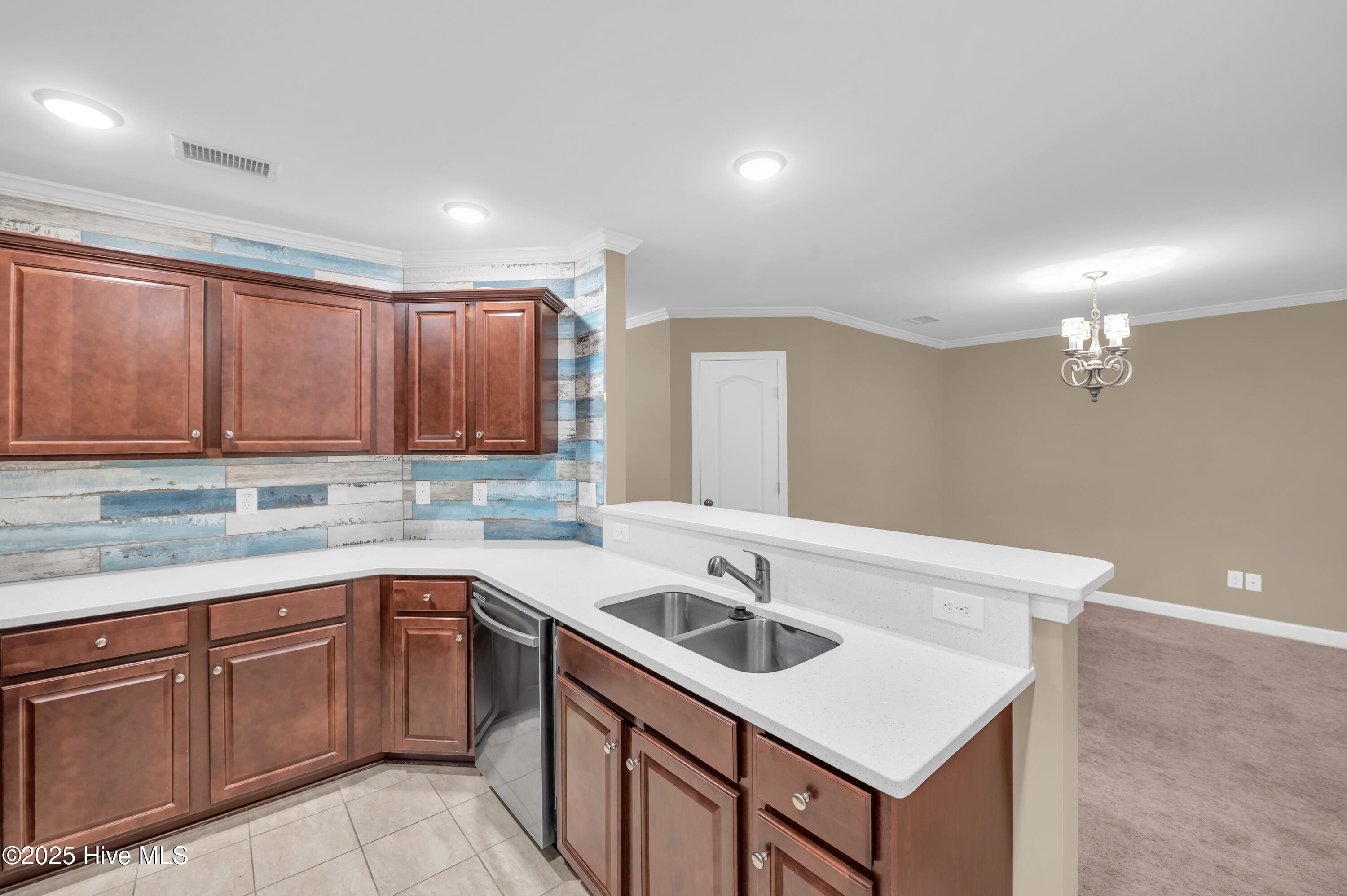 1074 Bridgeport Way Property Photo 12