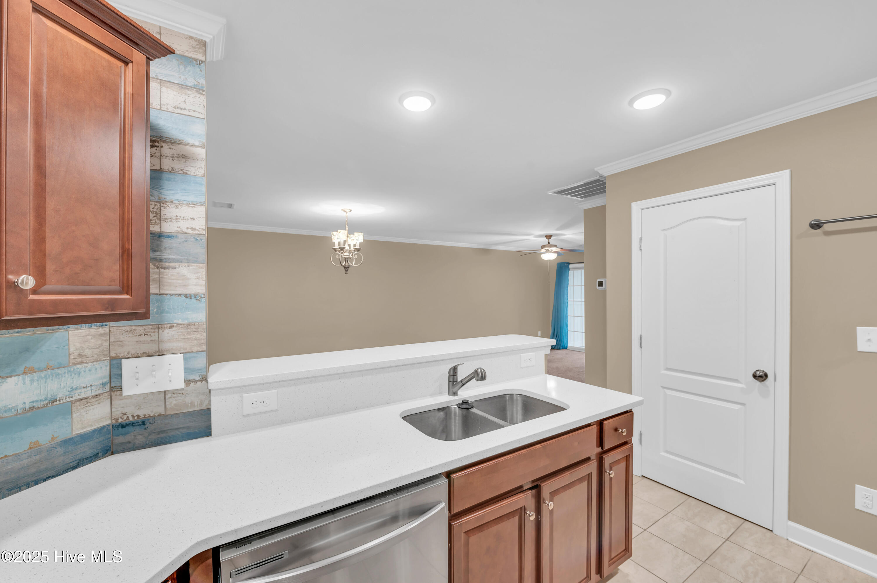 1074 Bridgeport Way Property Photo 13