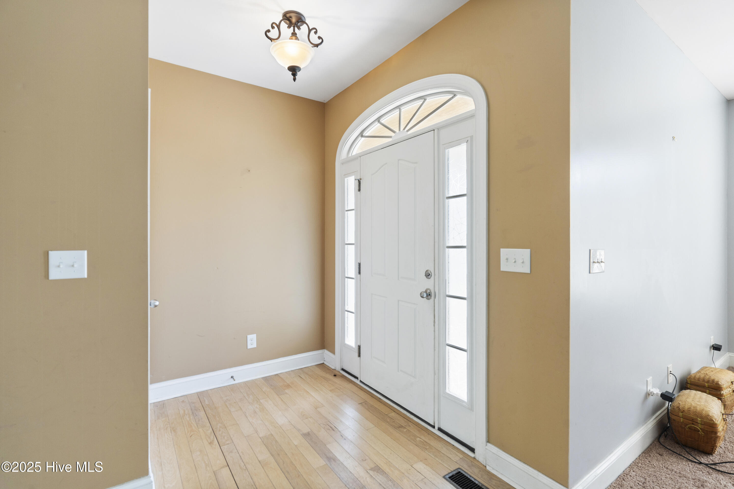 115 Sterling Drive Property Photo 3