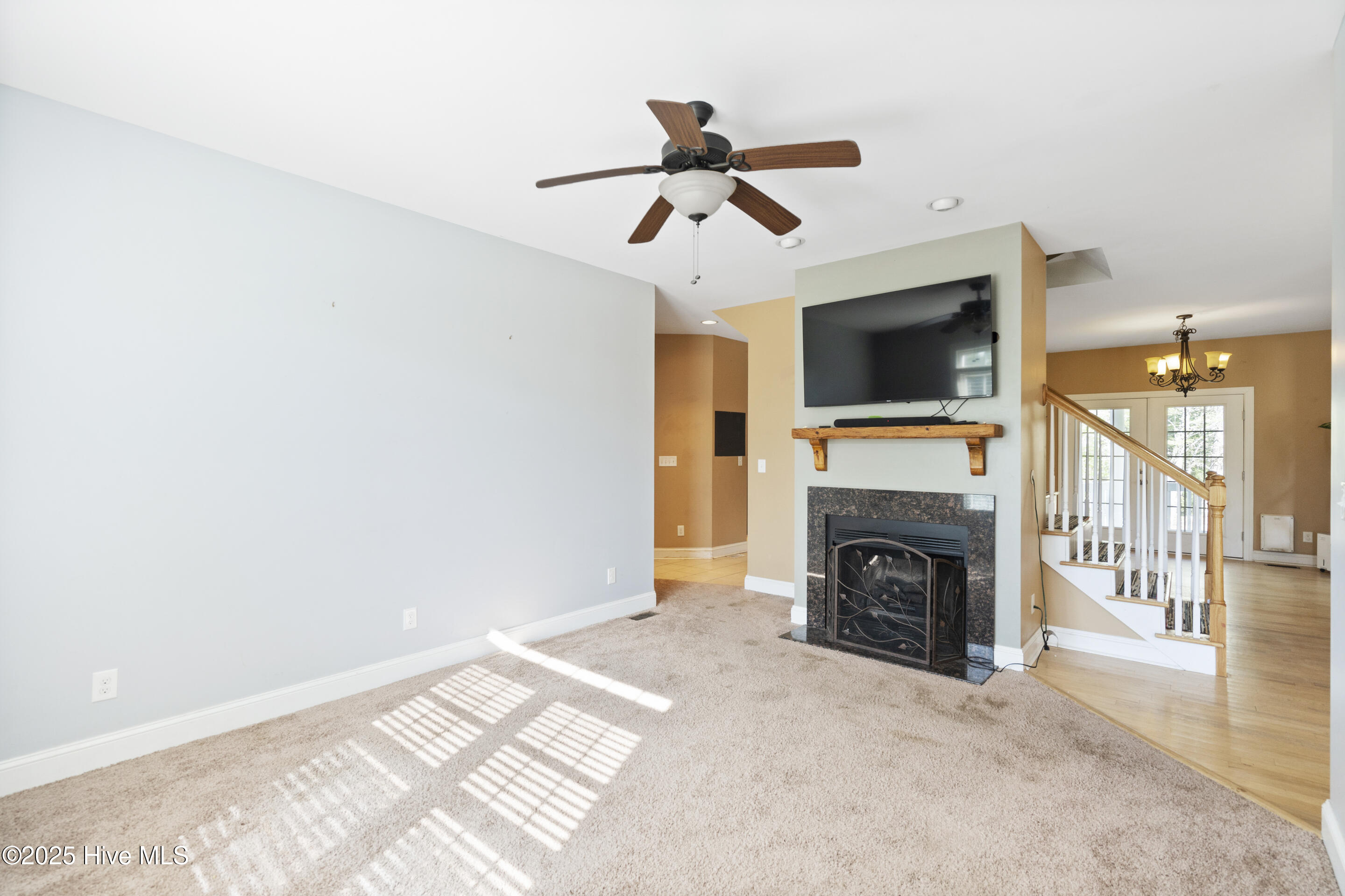 115 Sterling Drive Property Photo 5