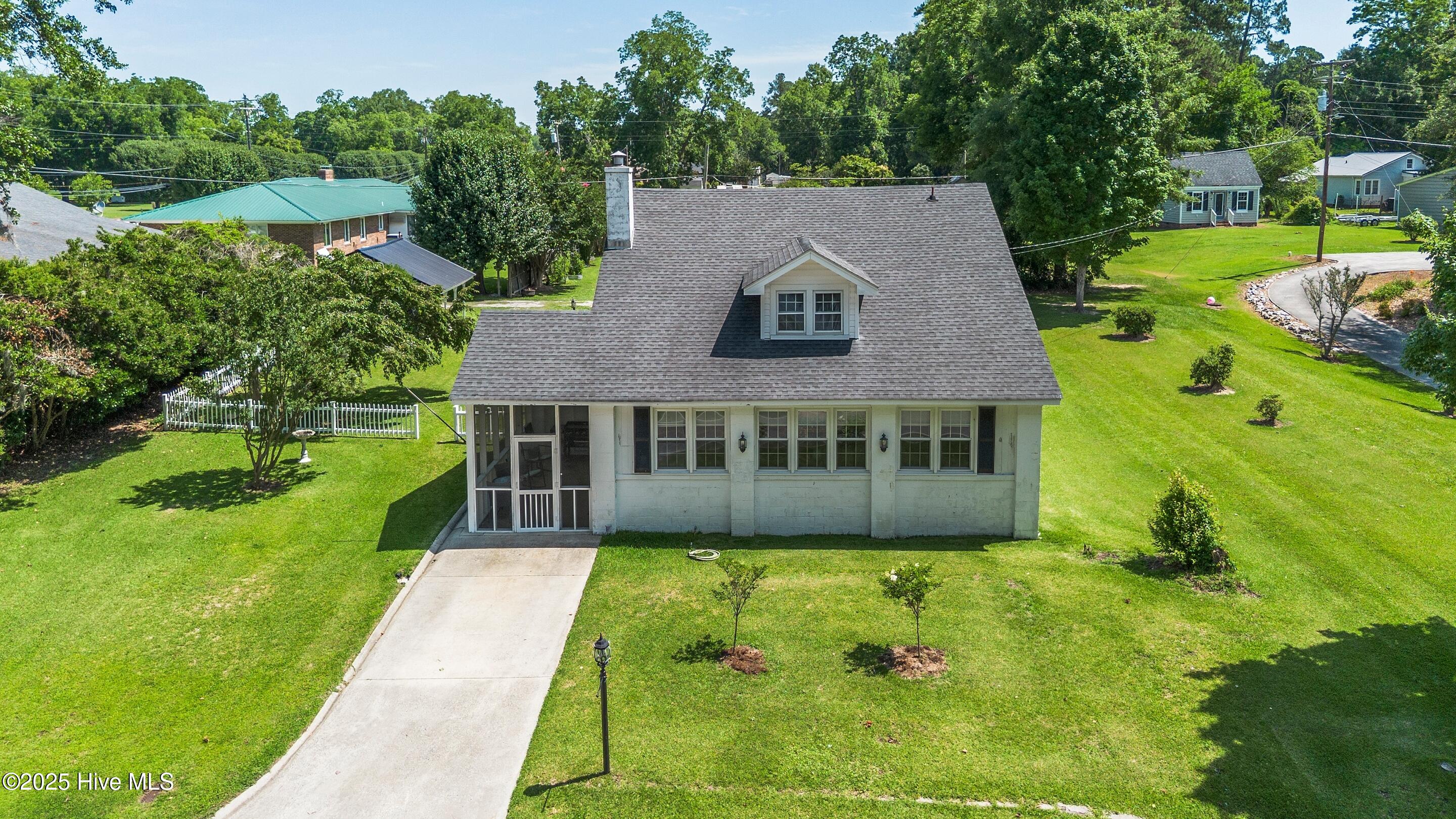 102 Lakeshore Drive Property Photo 1