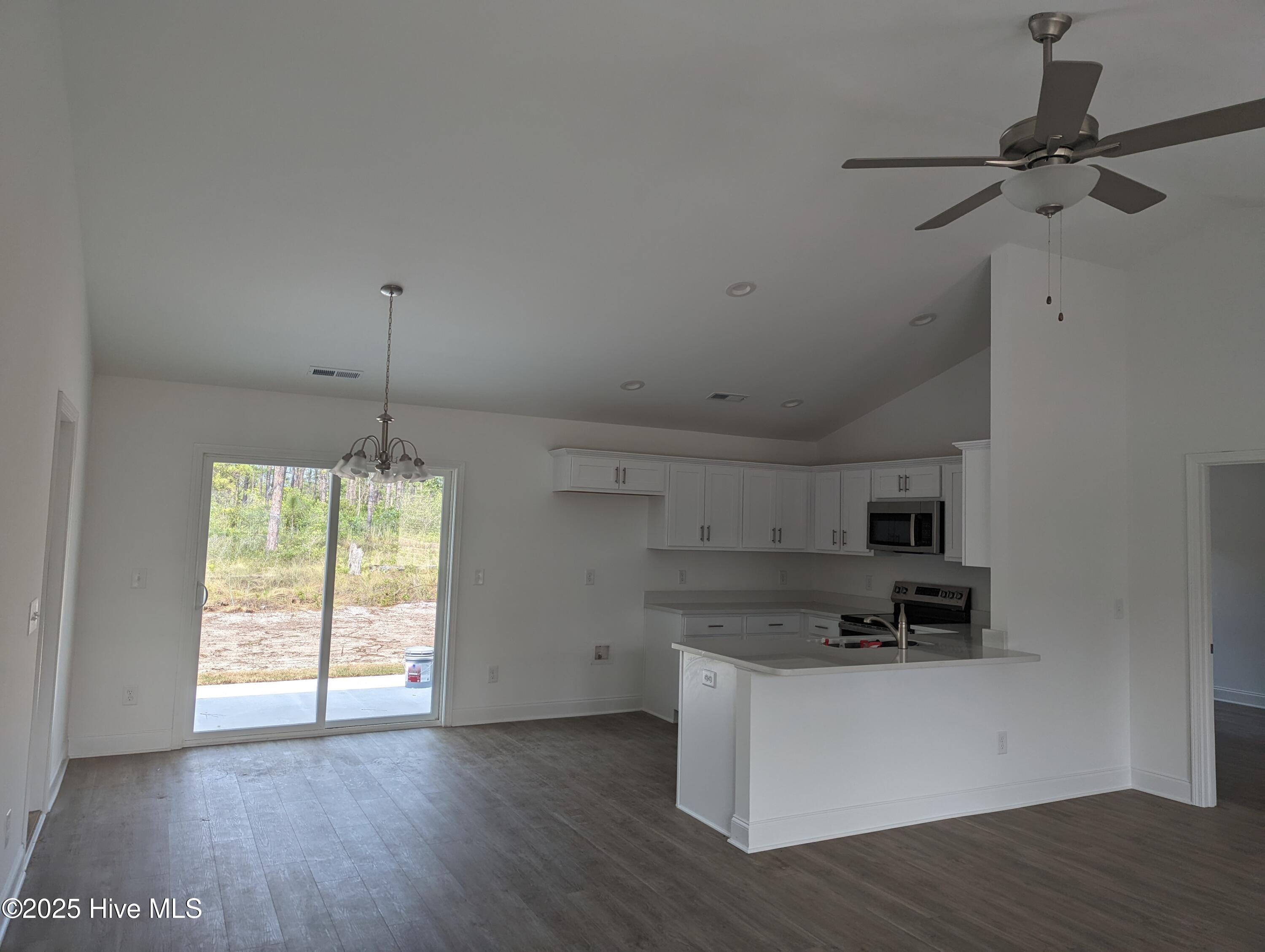 941 Downing Road Property Photo 3
