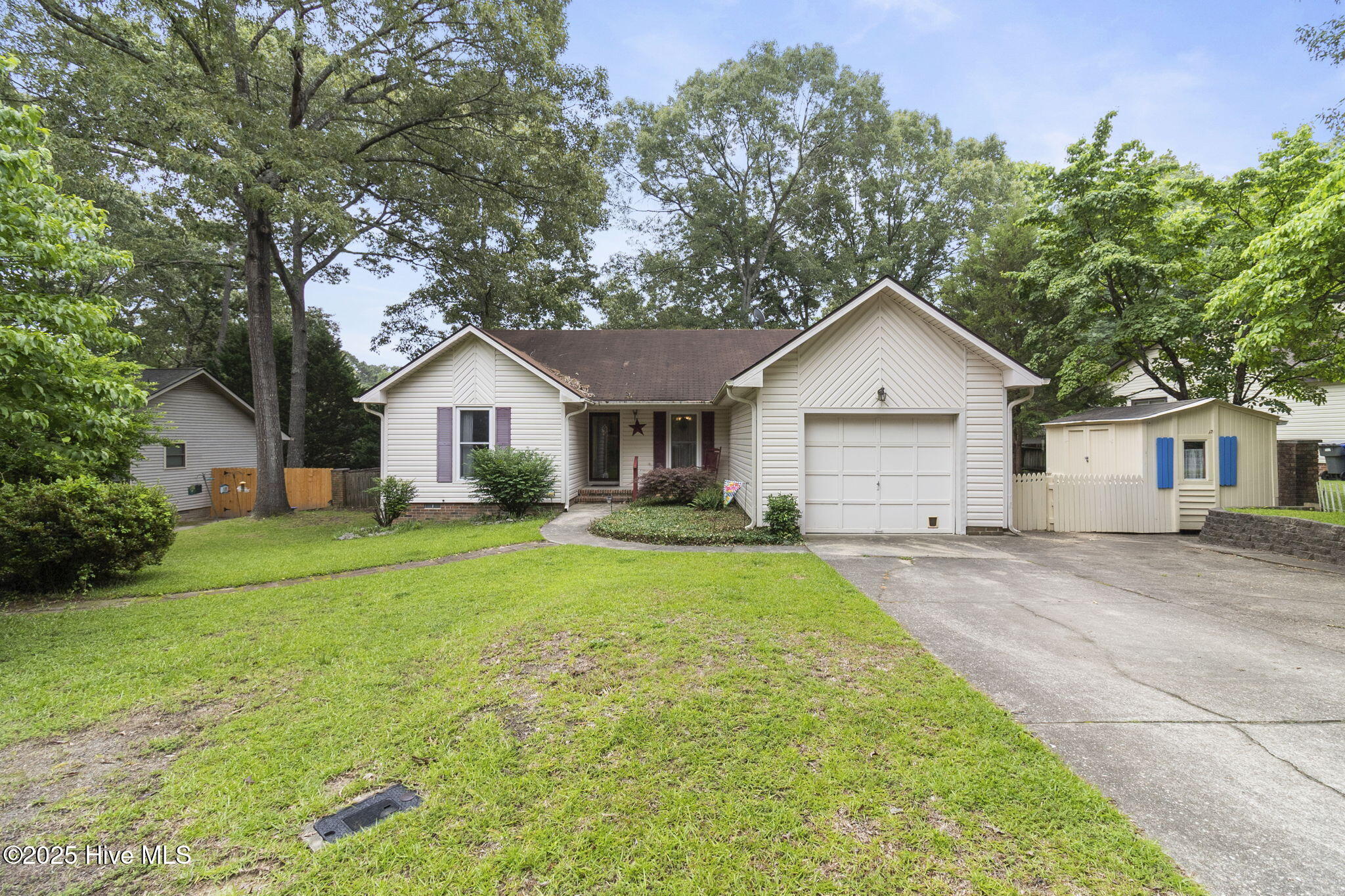 7113 Tres Court Property Photo 1