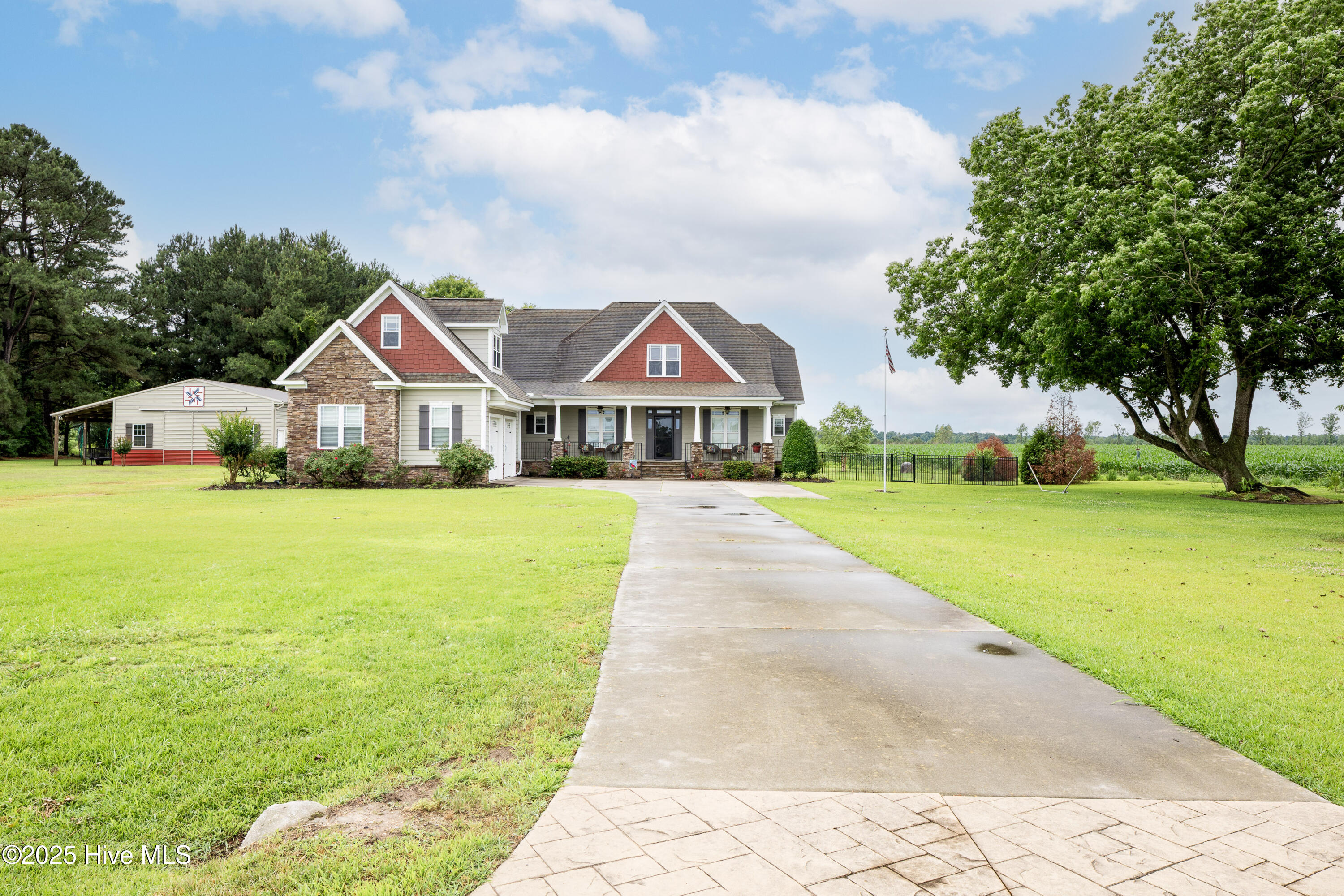 844 E Darden Road Property Photo 1