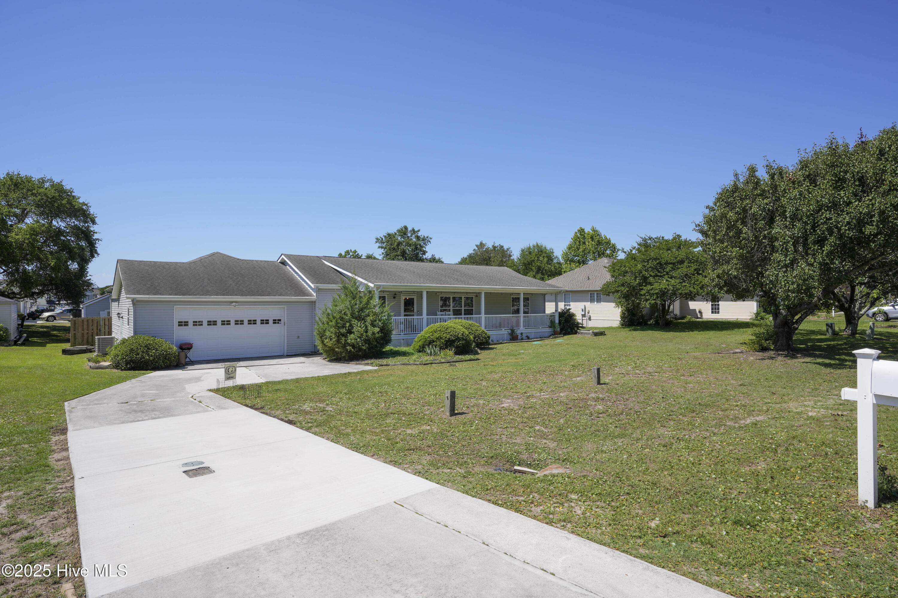 18 Bay Drive Property Photo 1