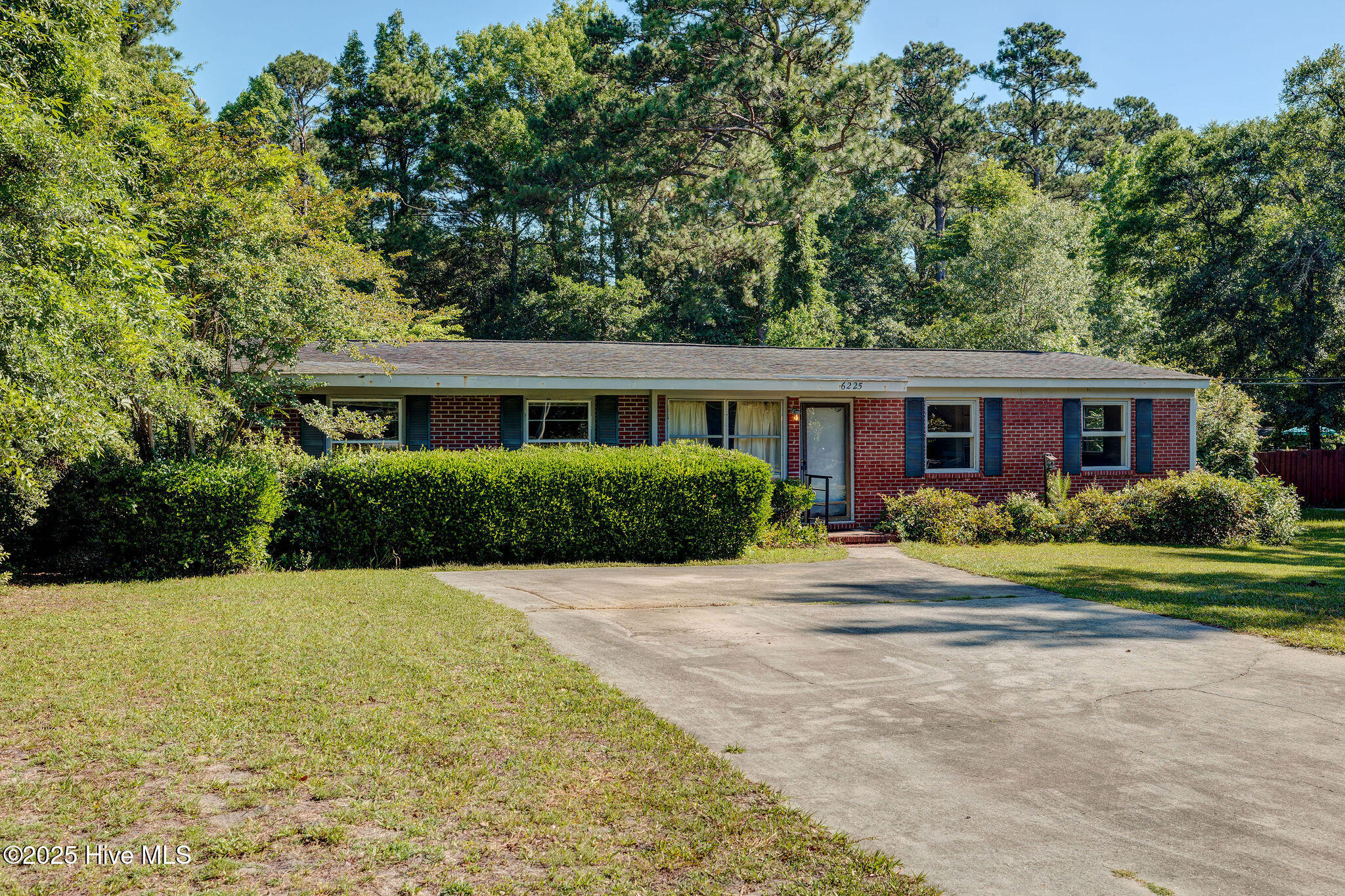 6225 Greenville Sound Road Property Photo 1