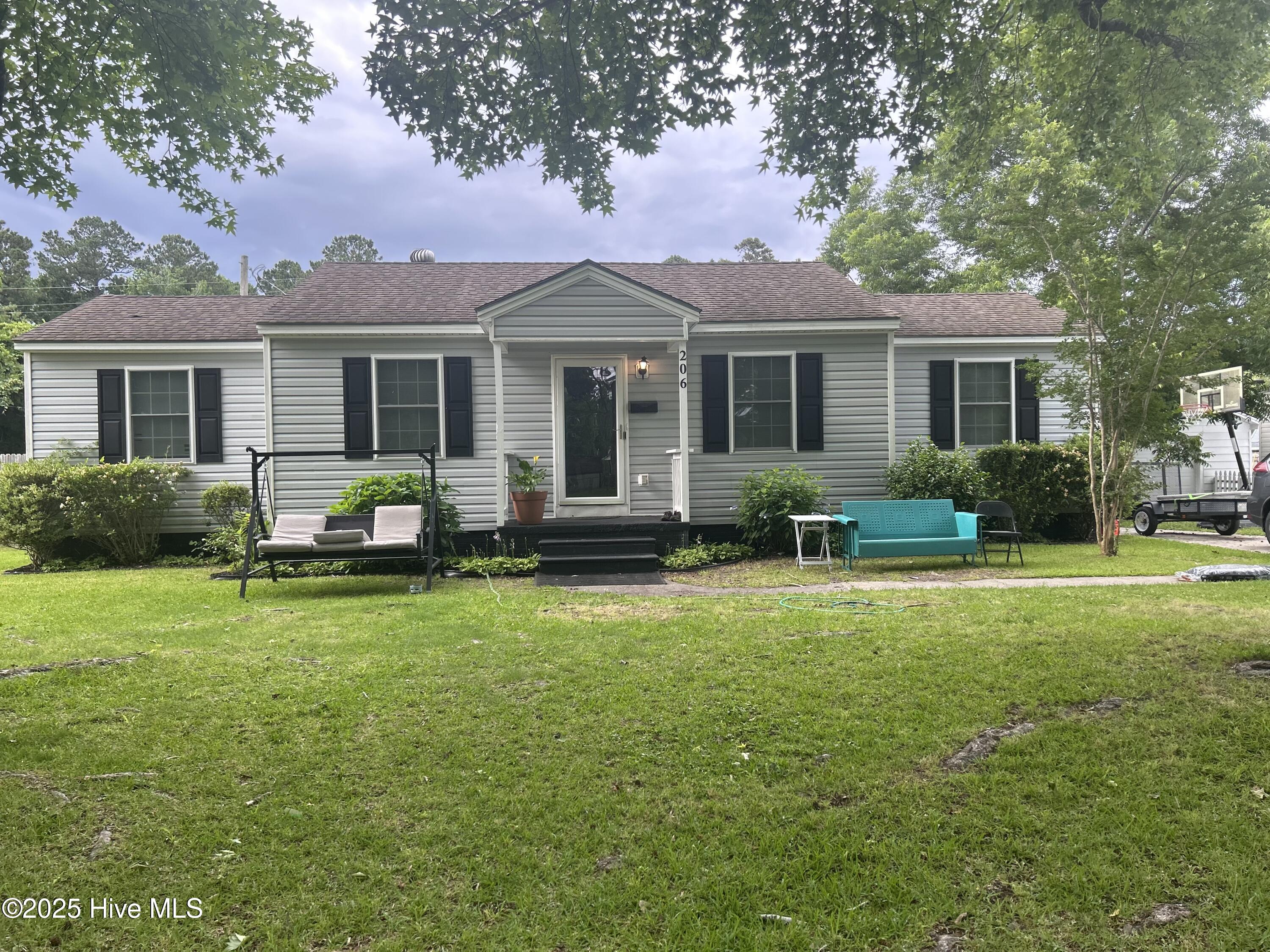 206 Kenneth Blvd Boulevard