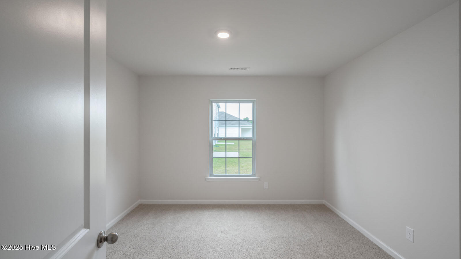 124 Pioneer Drive Property Photo 8