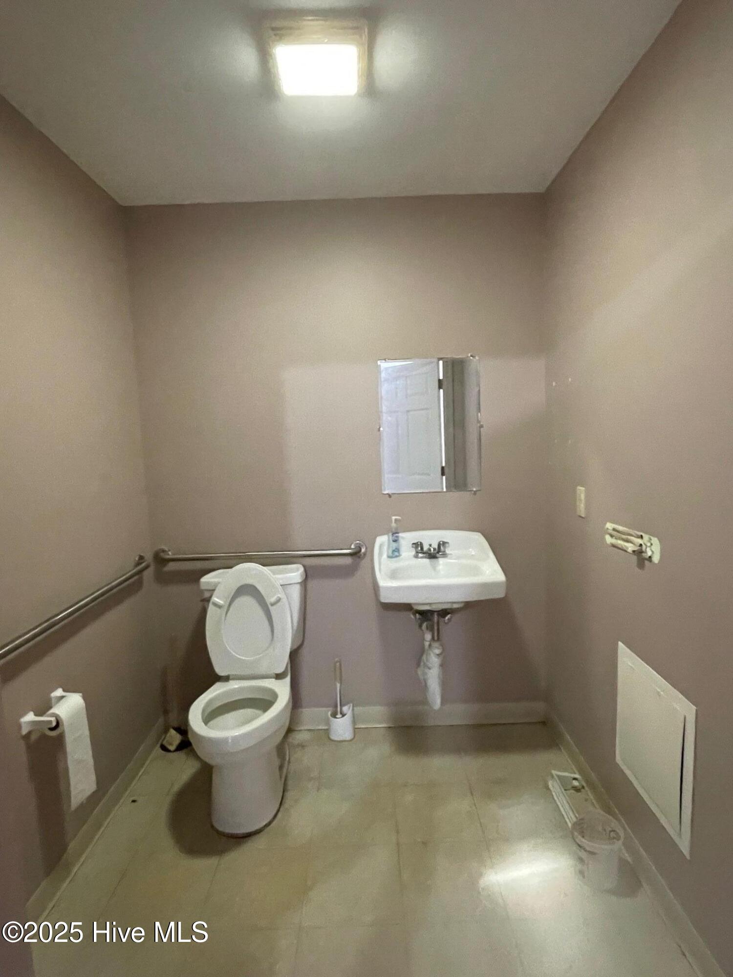 1831 Weeksville Road Suite B Property Photo 7