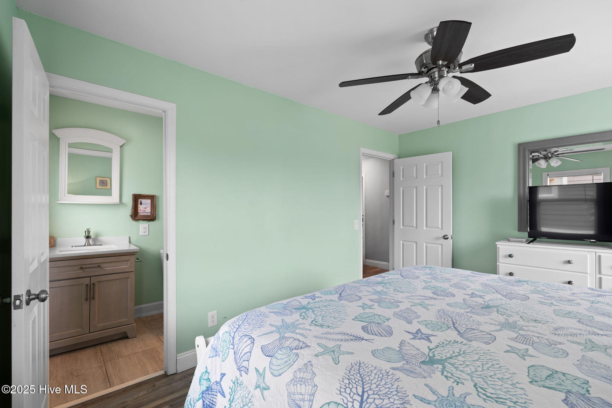 926 E Beach Drive Property Photo 19