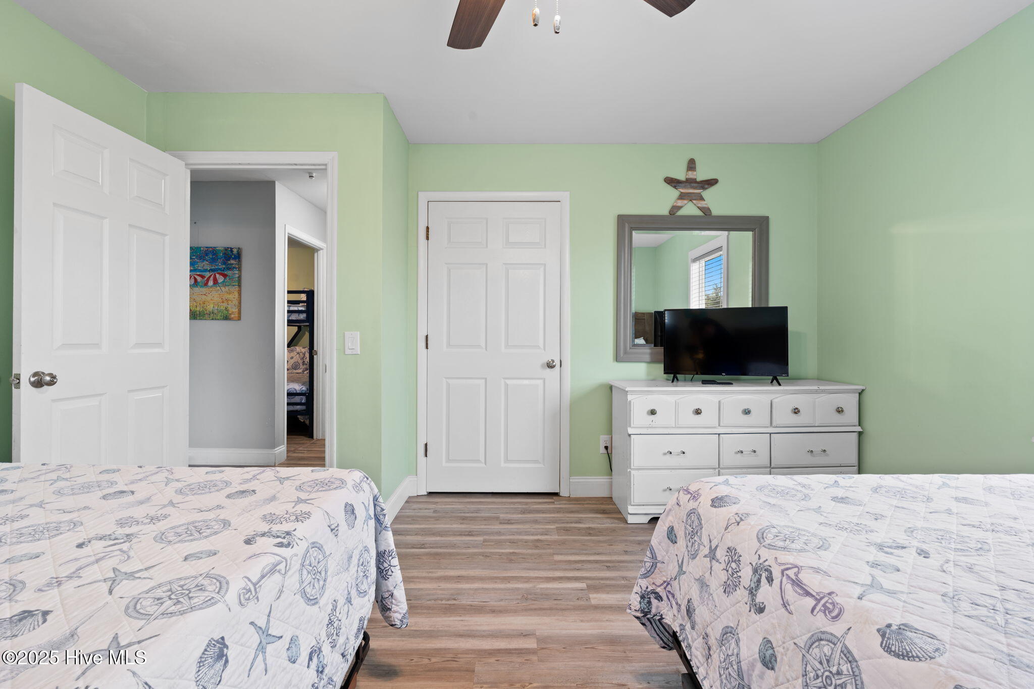 926 E Beach Drive Property Photo 25