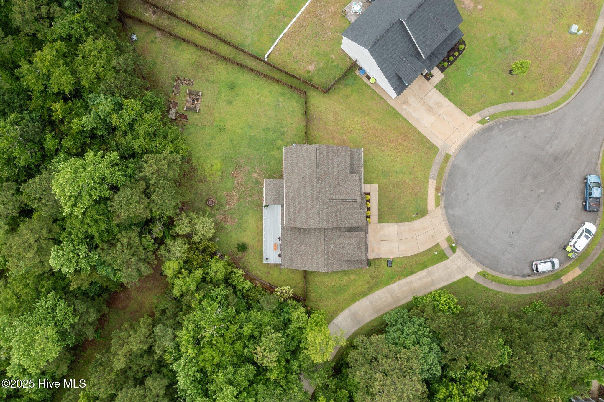 608 Creek Court Property Photo 2