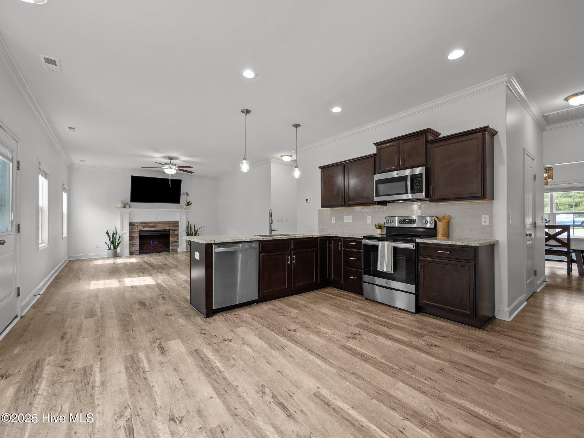 608 Creek Court Property Photo 9