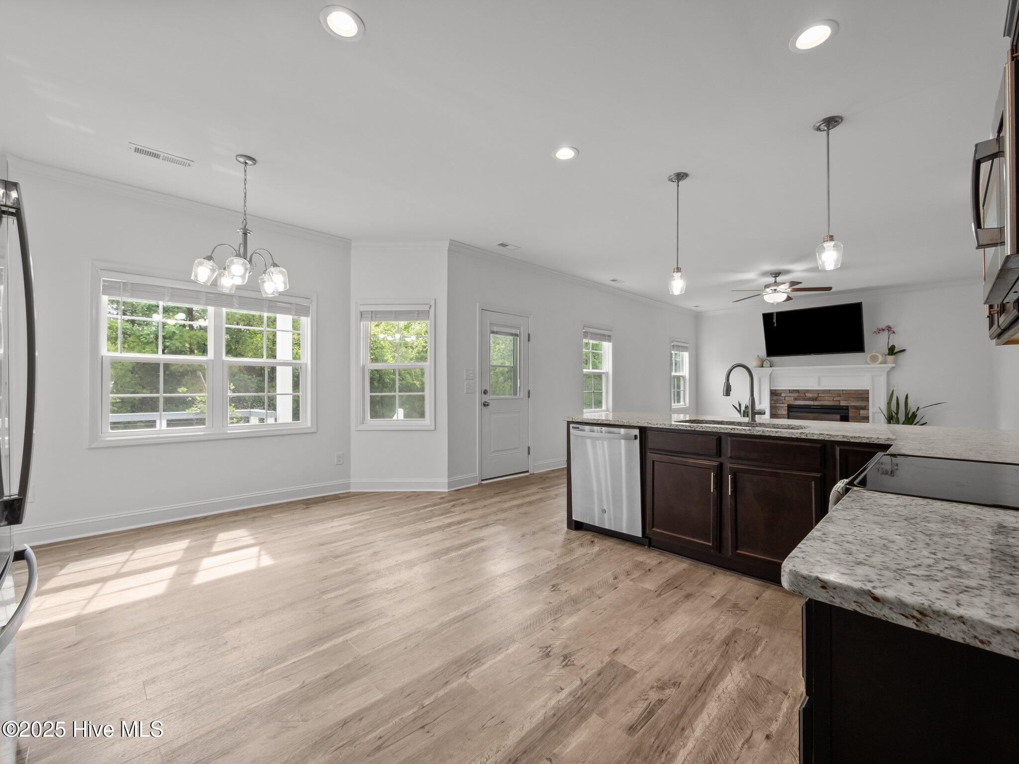 608 Creek Court Property Photo 10