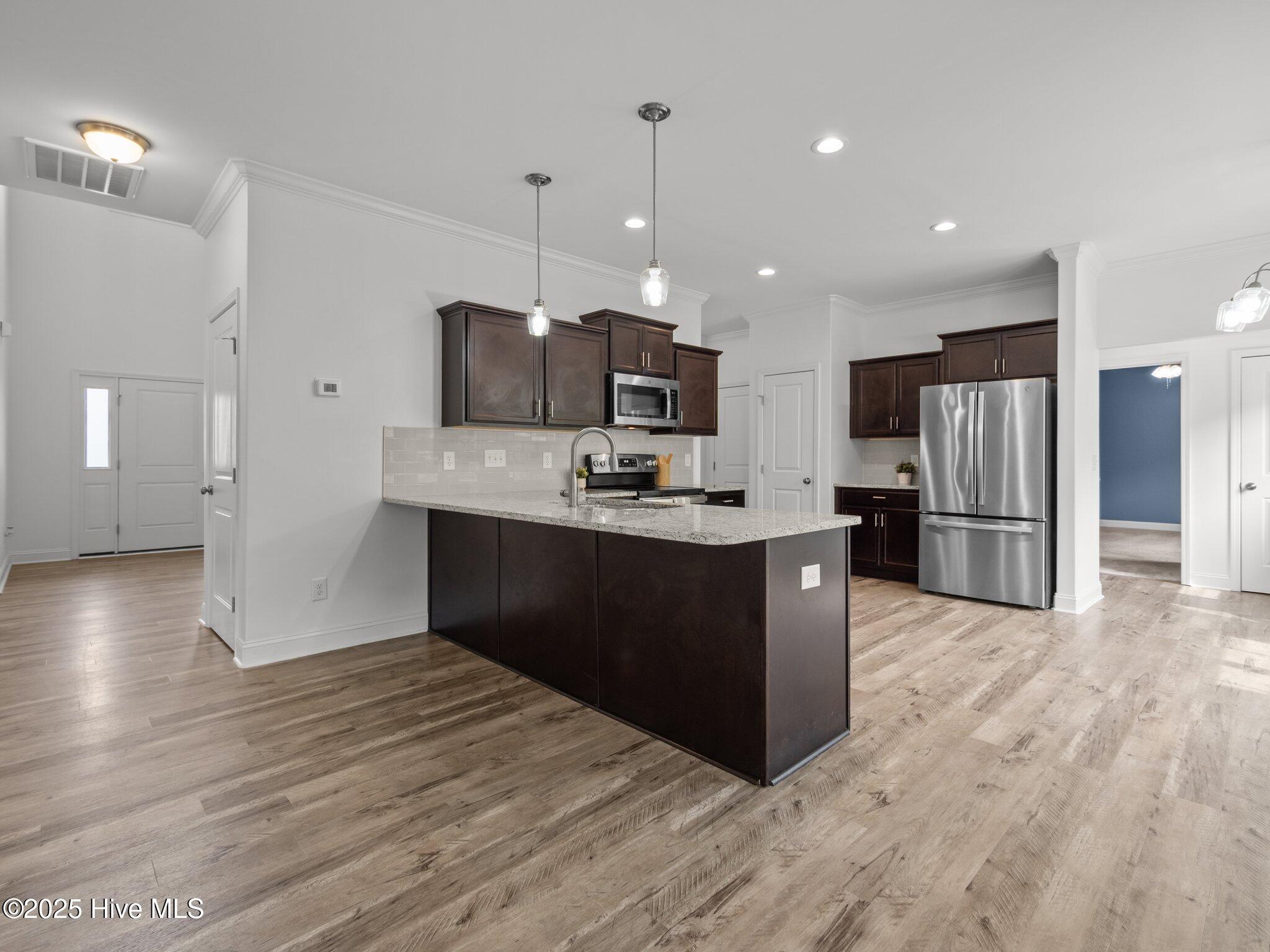 608 Creek Court Property Photo 11
