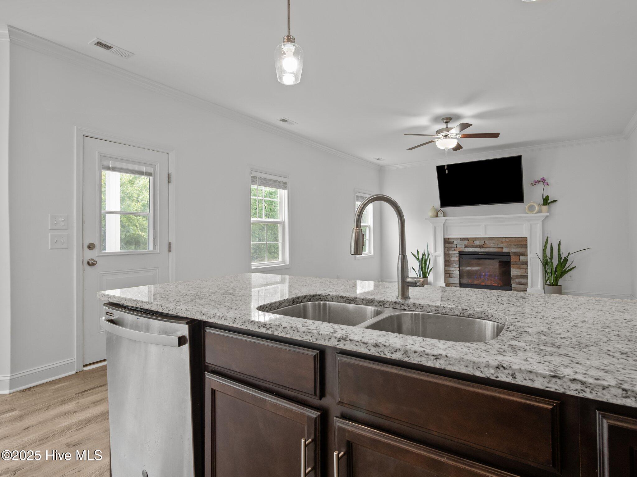 608 Creek Court Property Photo 13