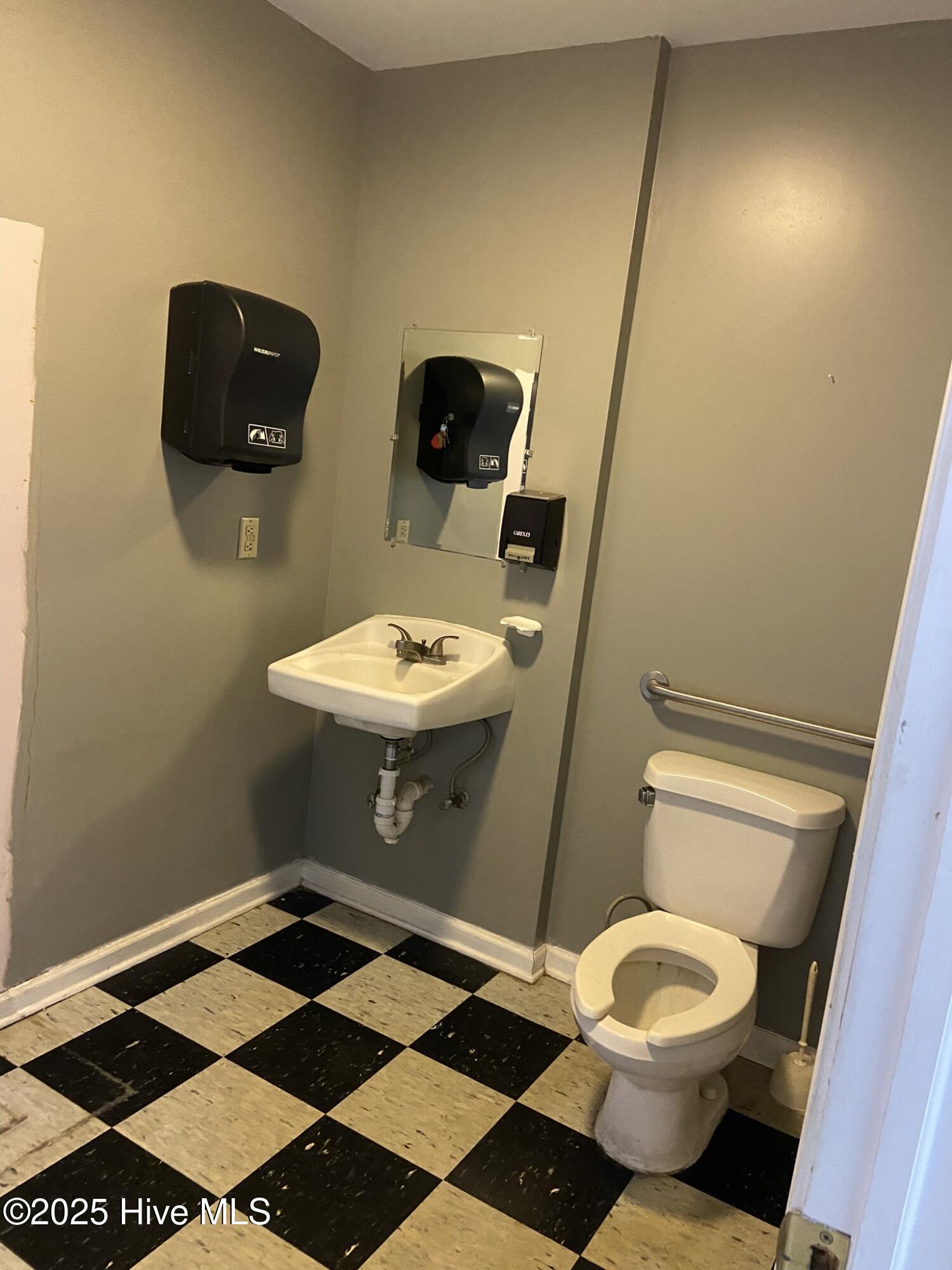 1831 Weeksville Road Suite H Property Photo 7