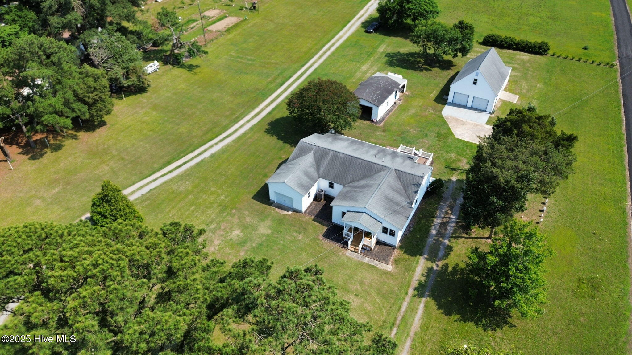 208 S End Road Property Photo 1