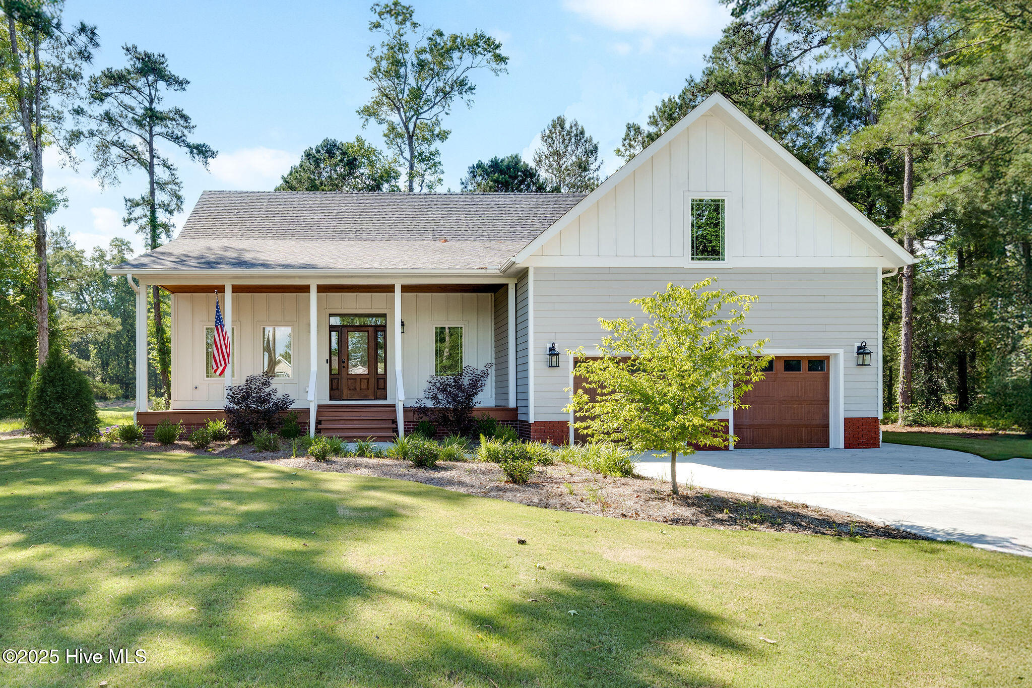 238 Sycamore Forest Drive Property Photo 1