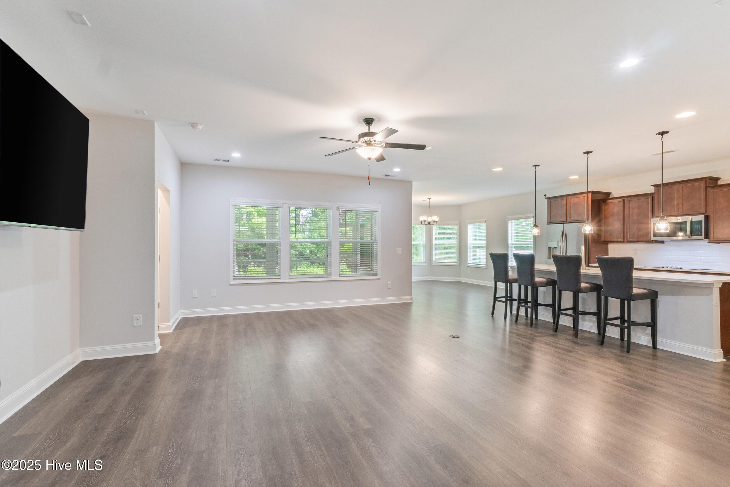 570 Tullimore Lane Property Photo 9