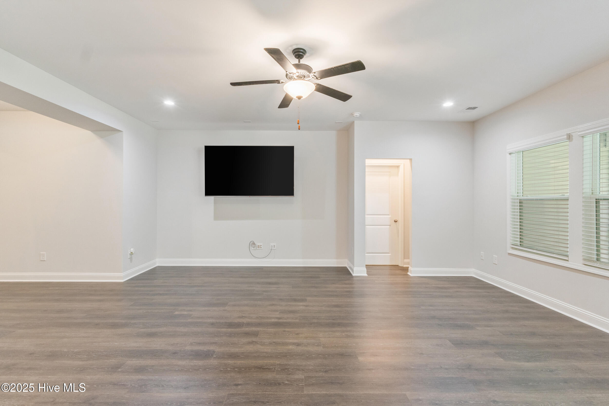 570 Tullimore Lane Property Photo 13