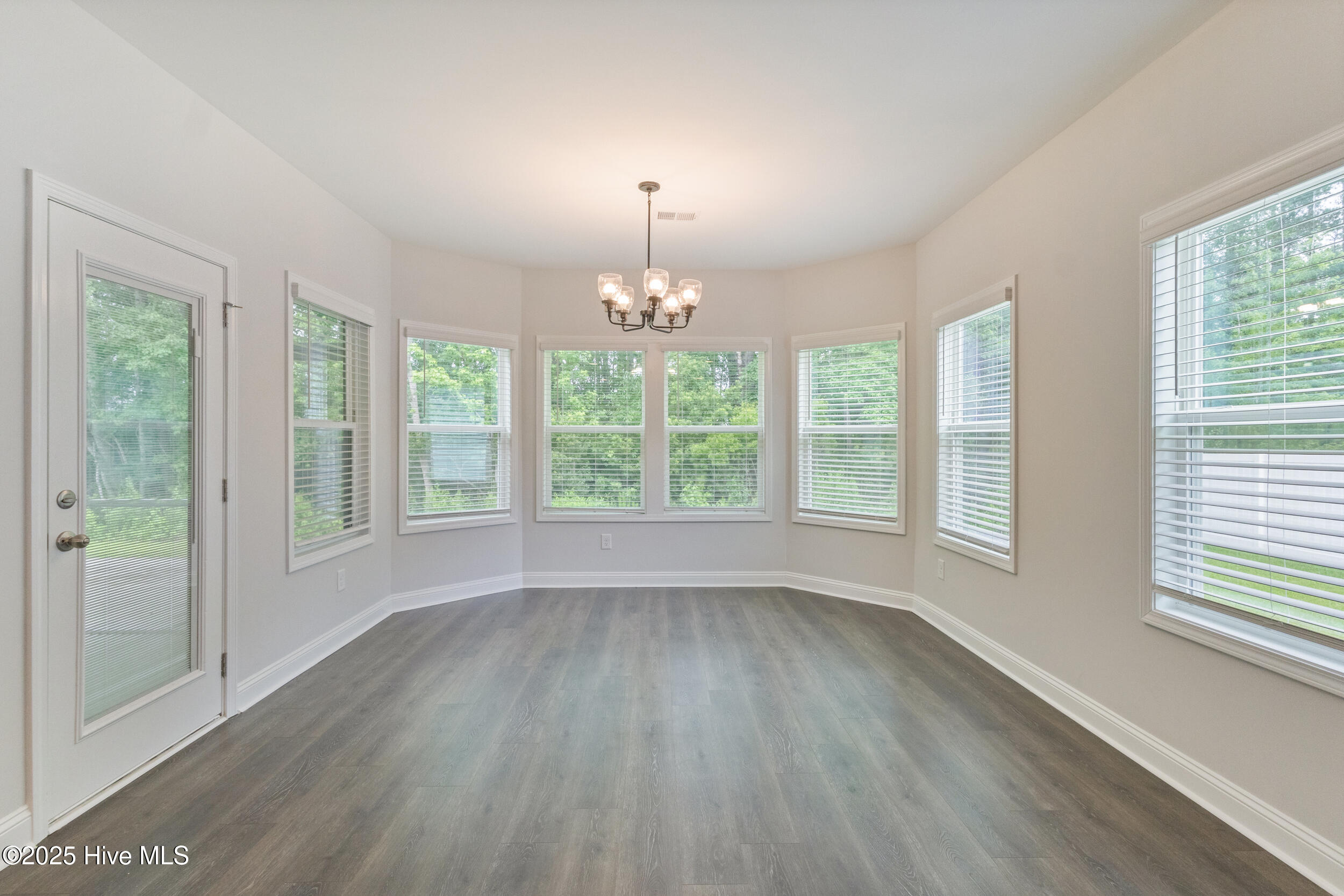 570 Tullimore Lane Property Photo 15