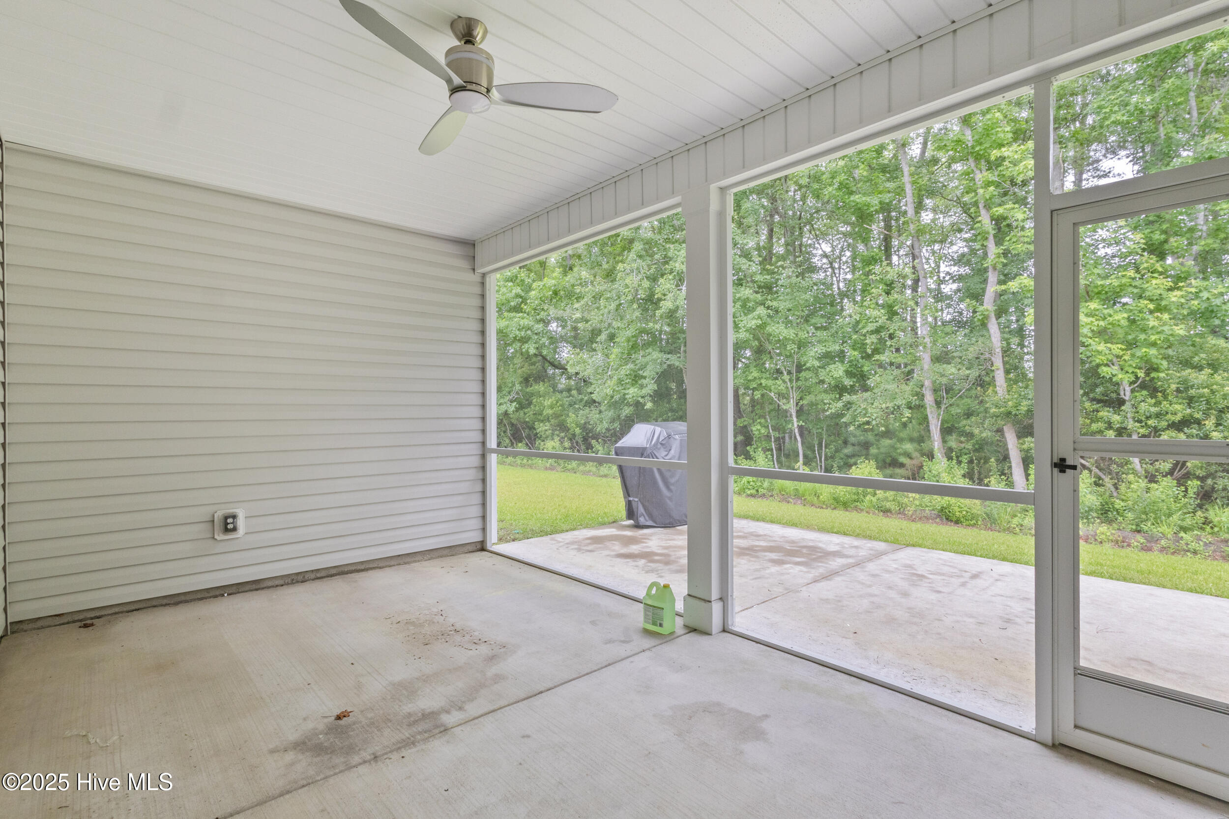 570 Tullimore Lane Property Photo 16