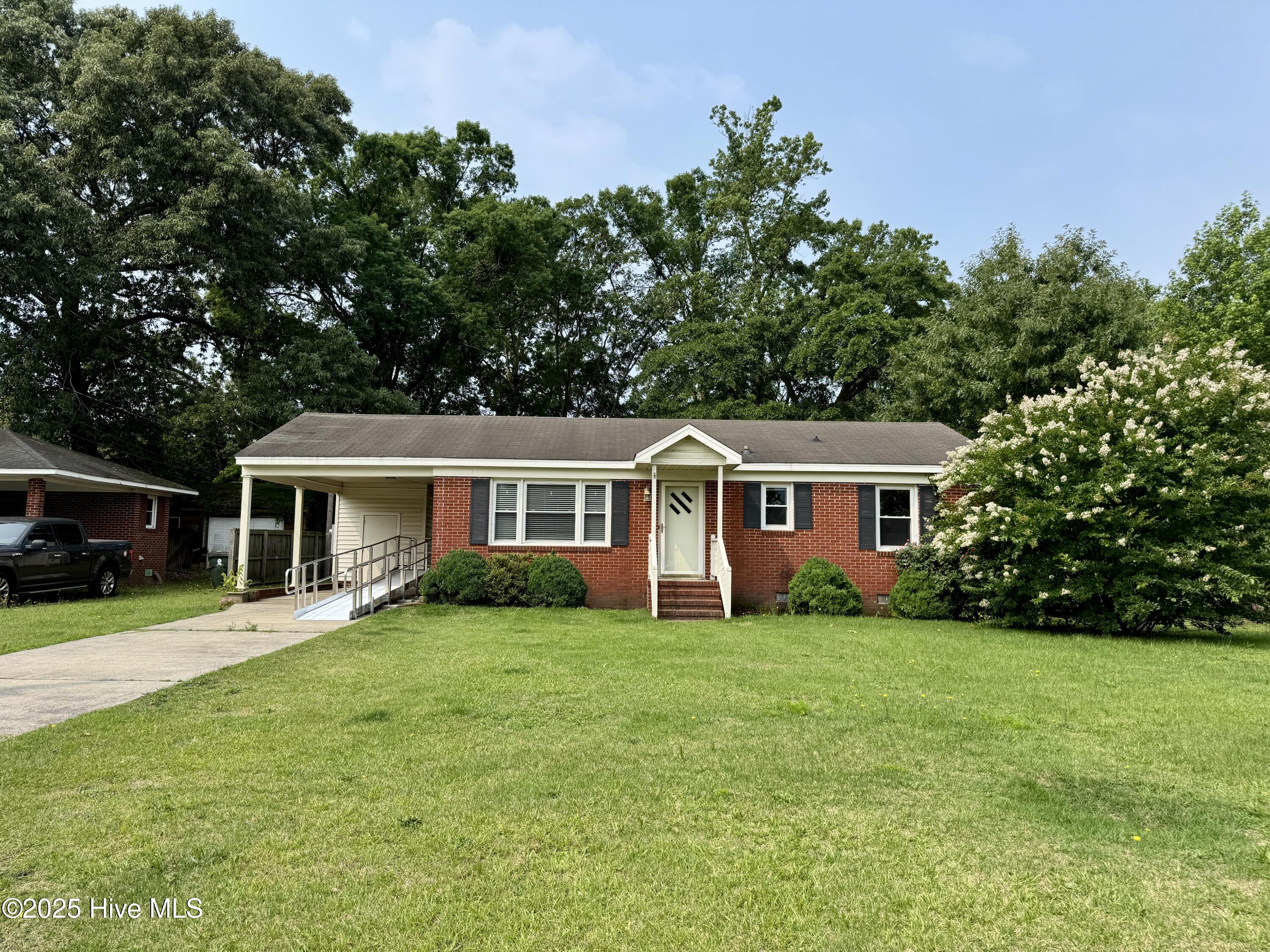 662 St. Joseph Street Property Photo 1