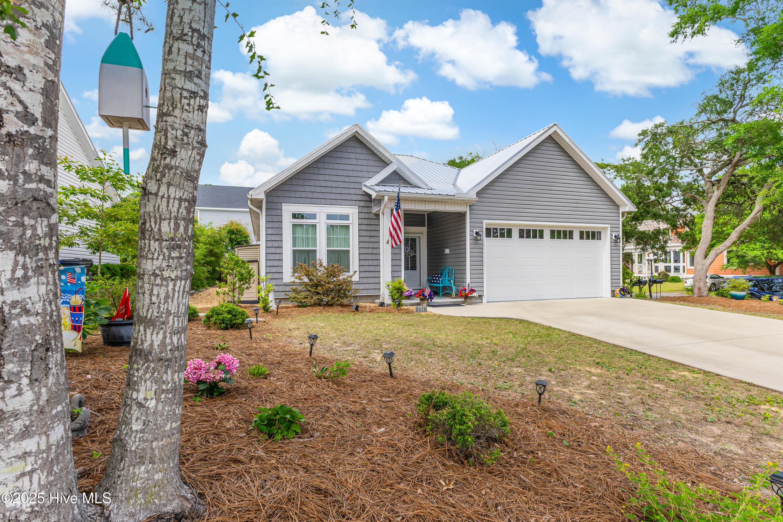 2402 W Oak Island Drive Property Photo 1
