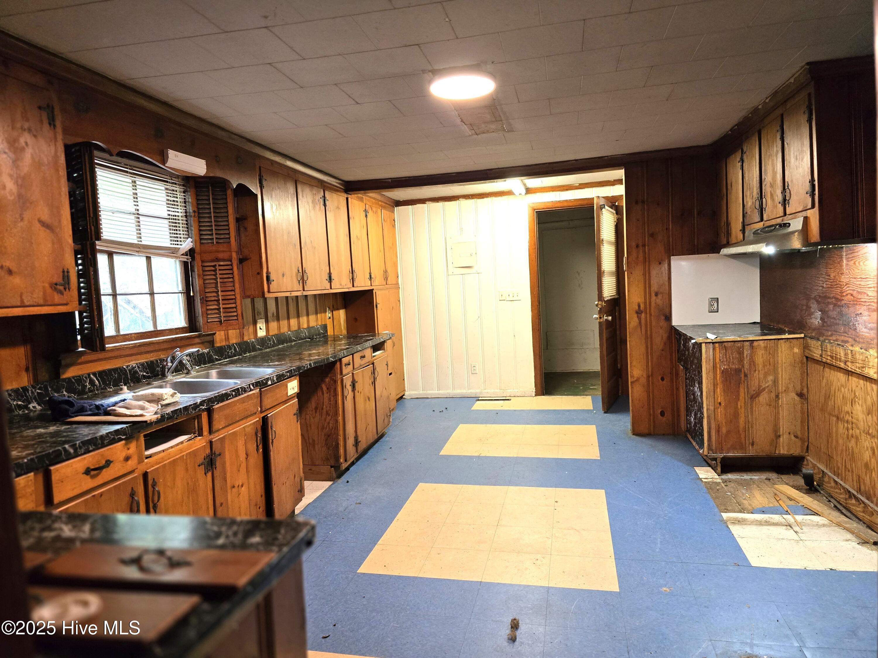 6756 E Main Street Property Photo 4