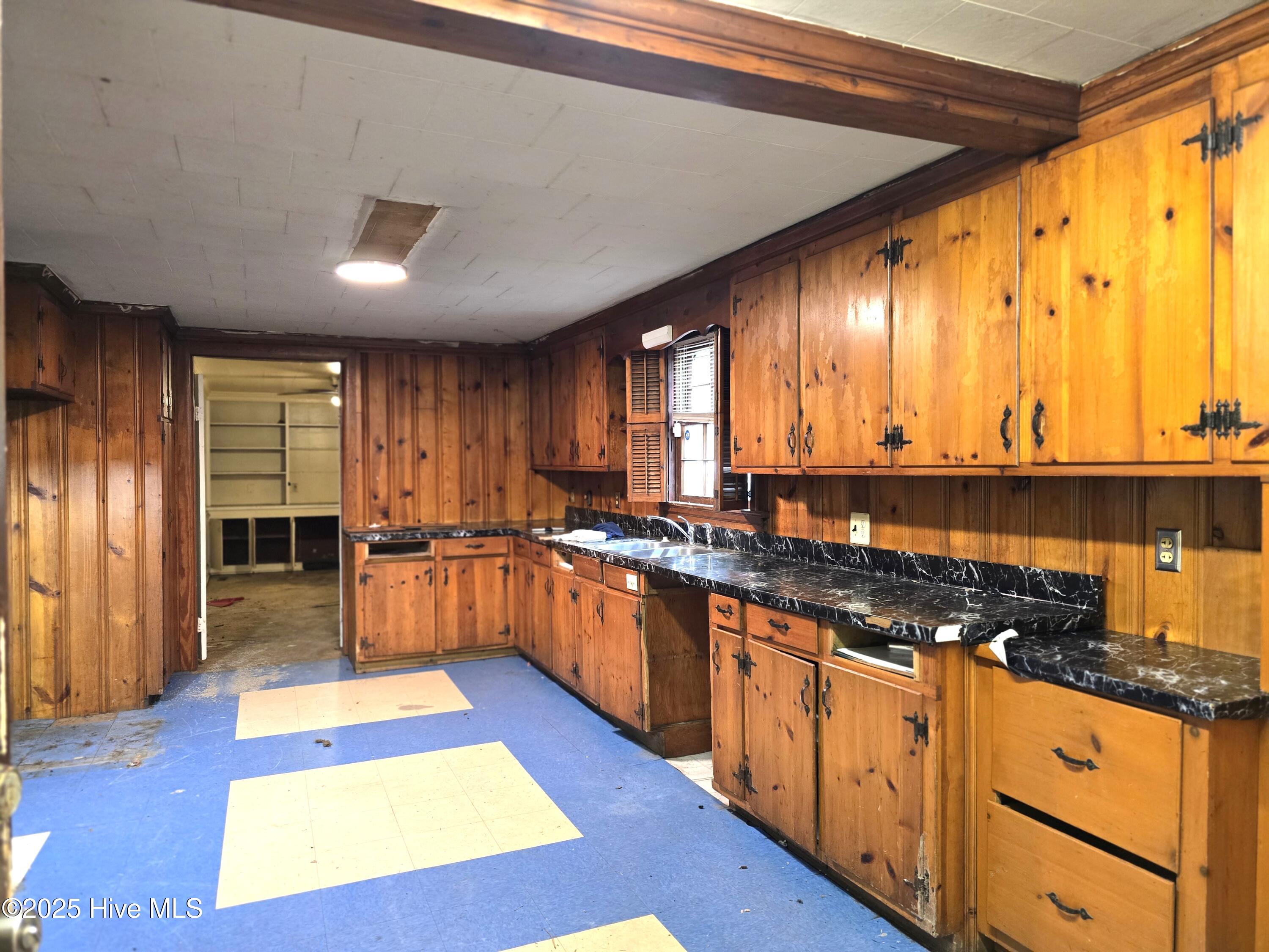 6756 E Main Street Property Photo 5