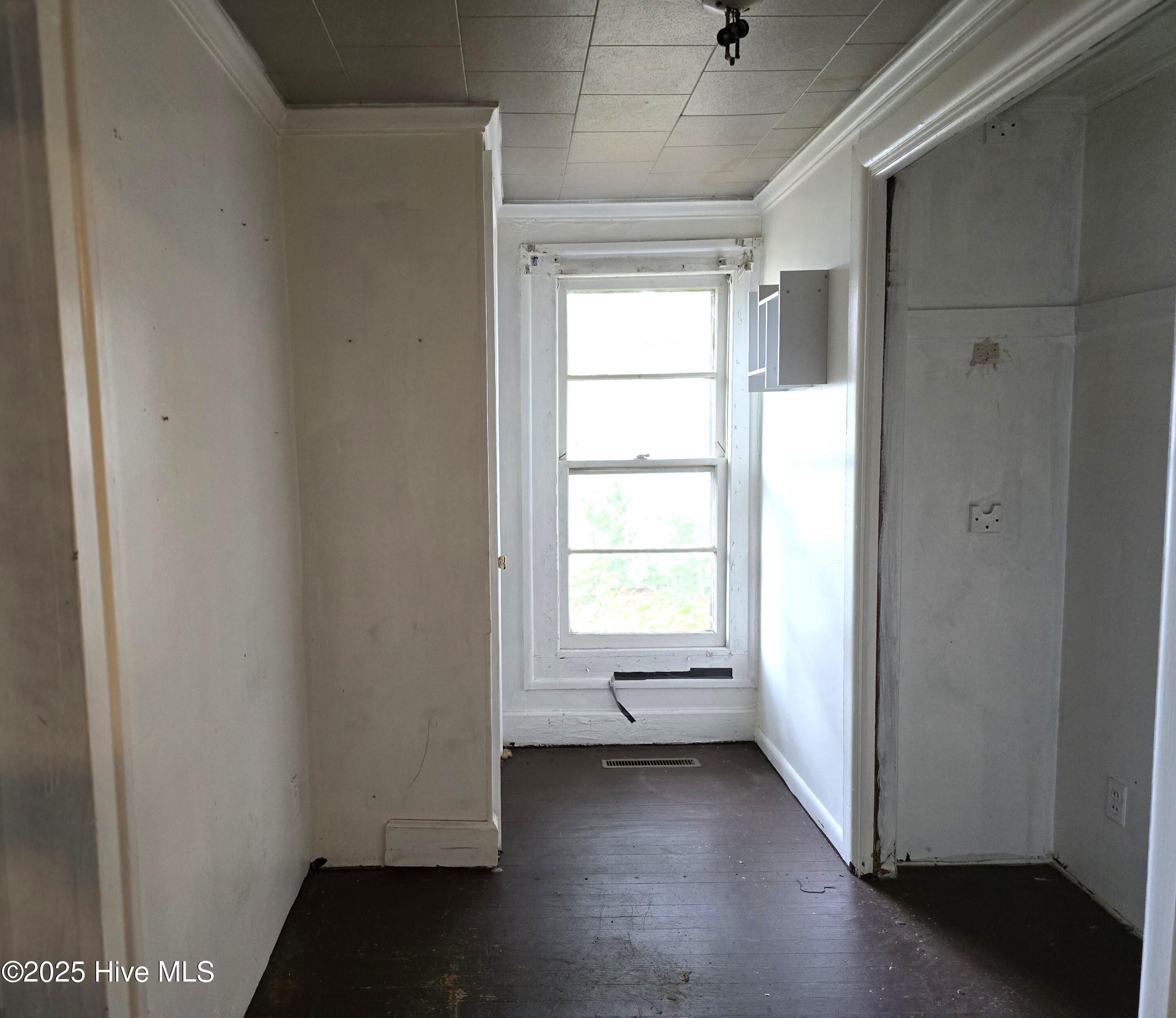 6756 E Main Street Property Photo 8